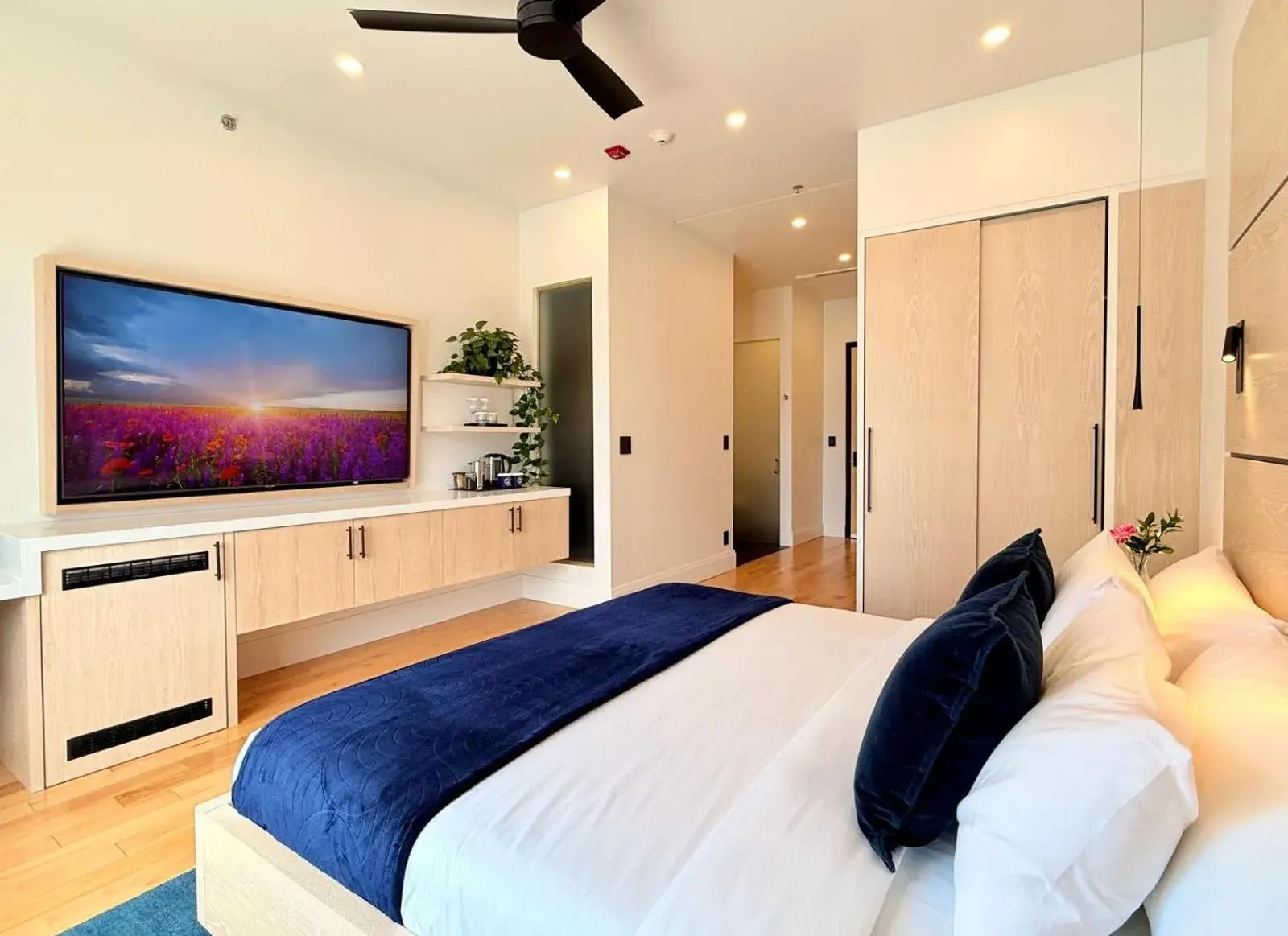 King Suite in Cribs on Main King Suite in Cribs on Main