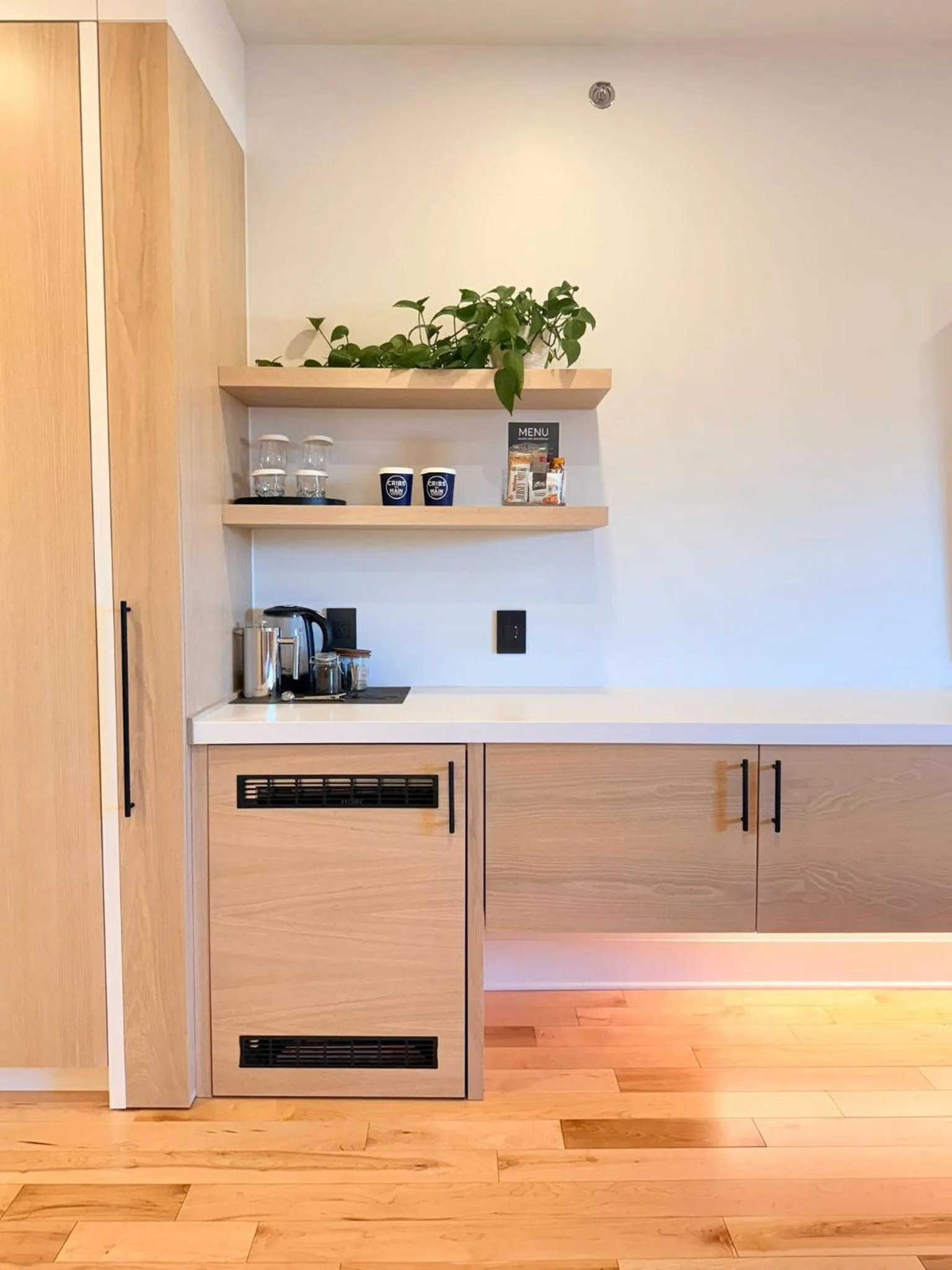 Coffee/tea facilities in Cribs on Main