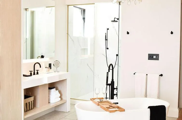 Shower in Cribs on Main