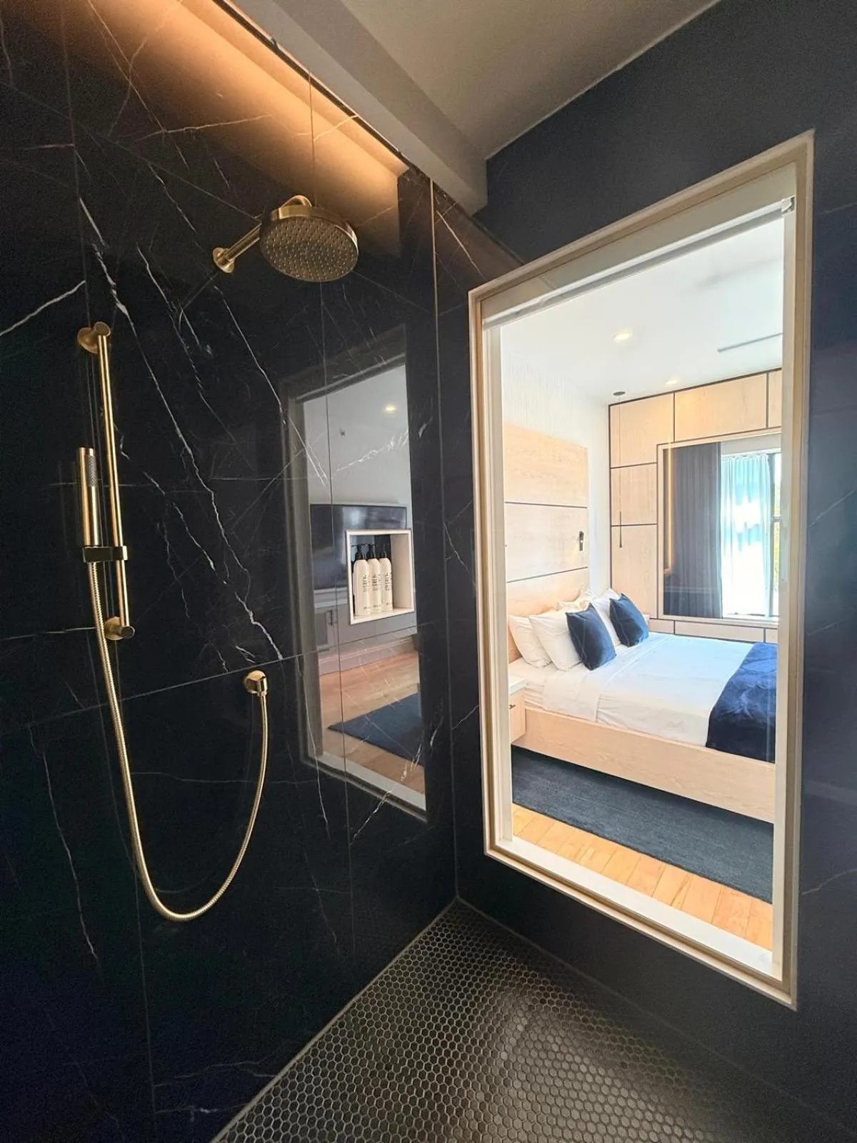 Shower, Bed in Cribs on Main