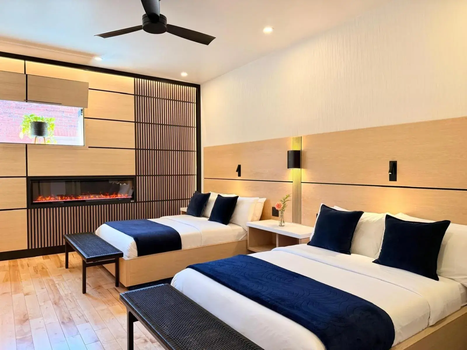 Deluxe Queen Room in Cribs on Main Deluxe Queen Room in Cribs on Main