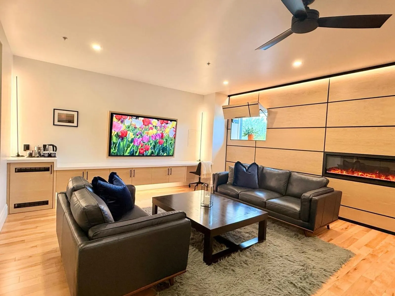 Bedroom in Cribs on Main