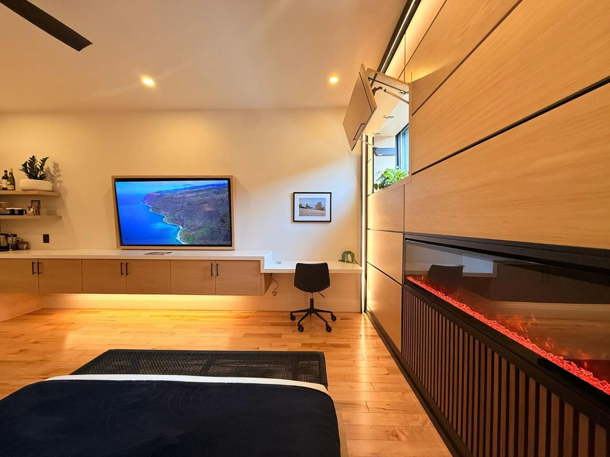 Bed in Cribs on Main