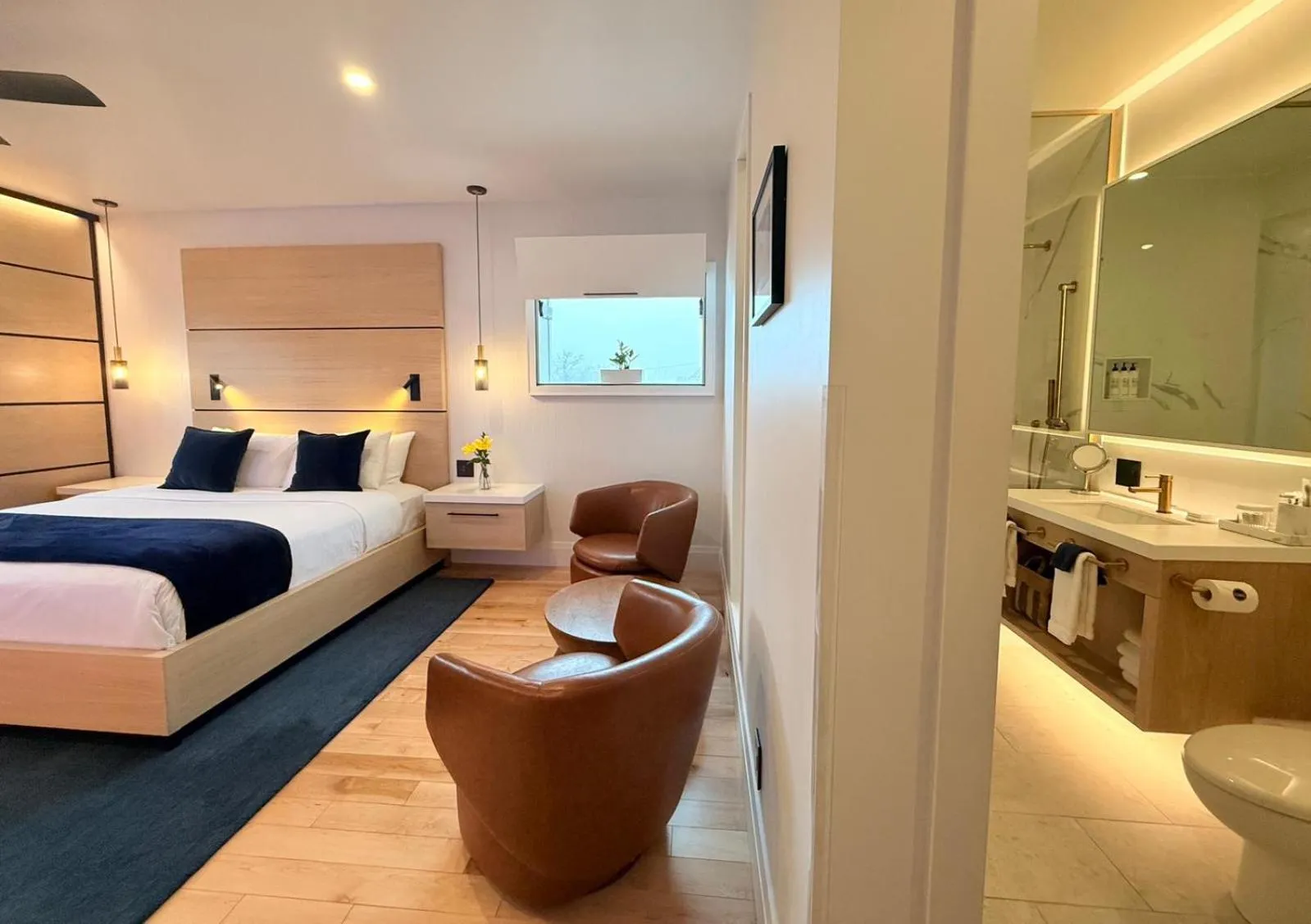 Bathroom, Bed in Cribs on Main