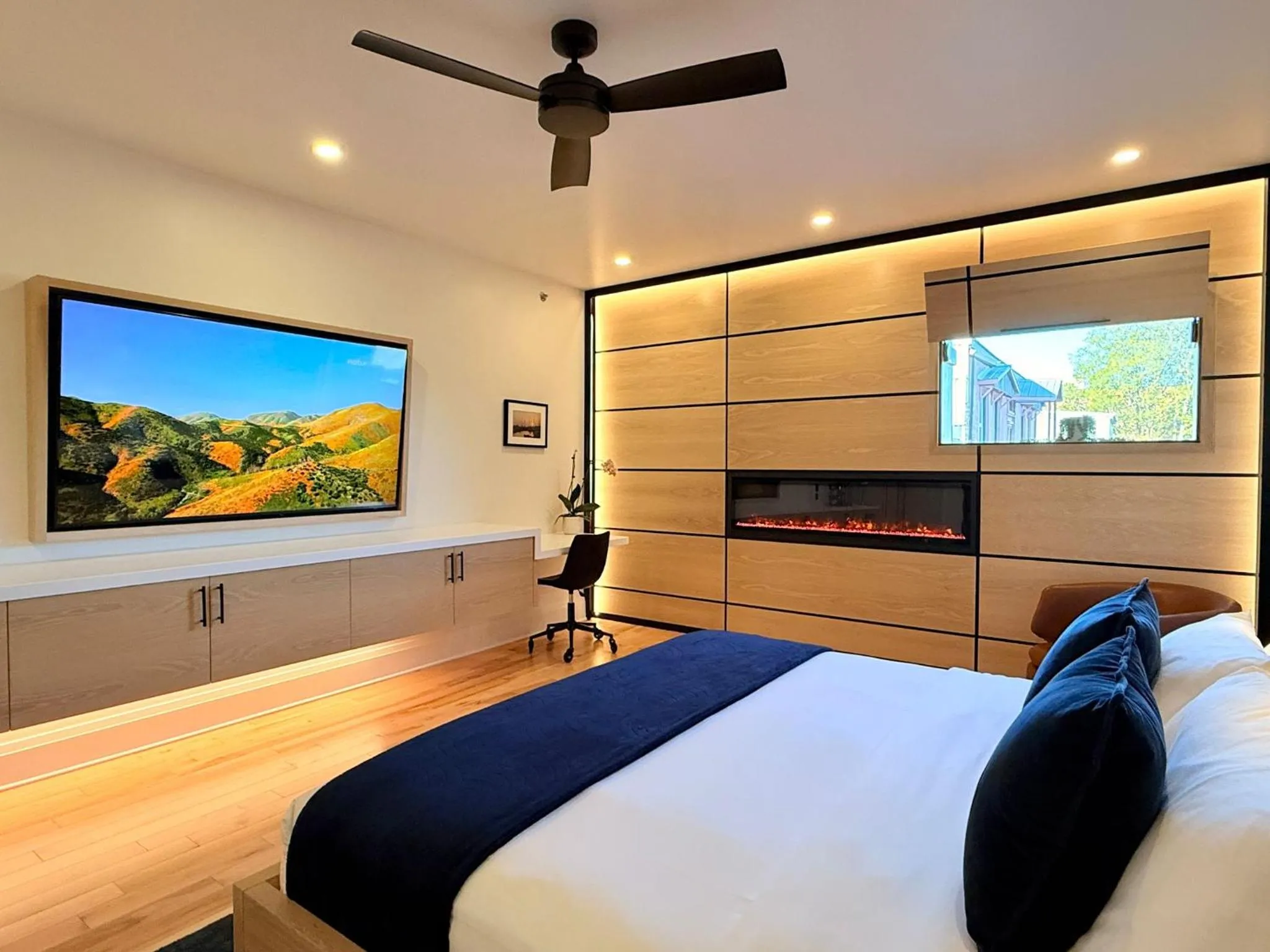 Bedroom, Bed in Cribs on Main