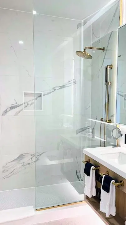 Shower in Cribs on Main