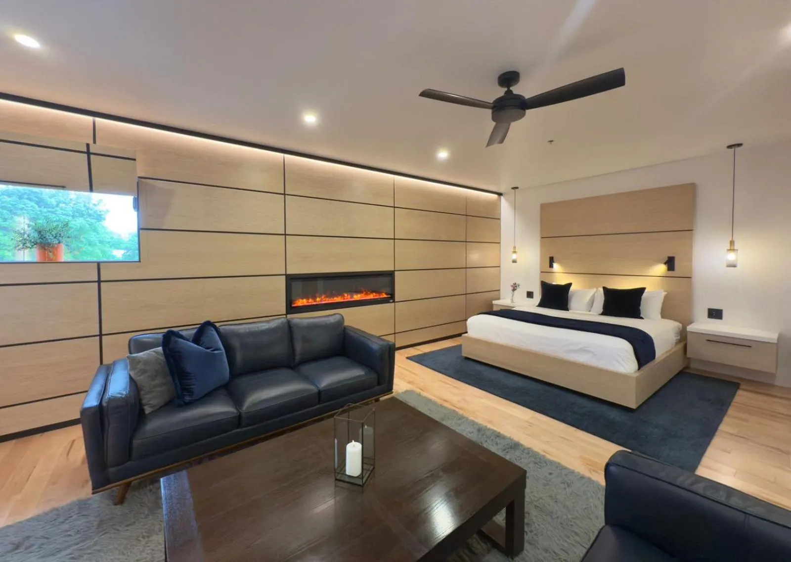 Bedroom, Bed in Cribs on Main