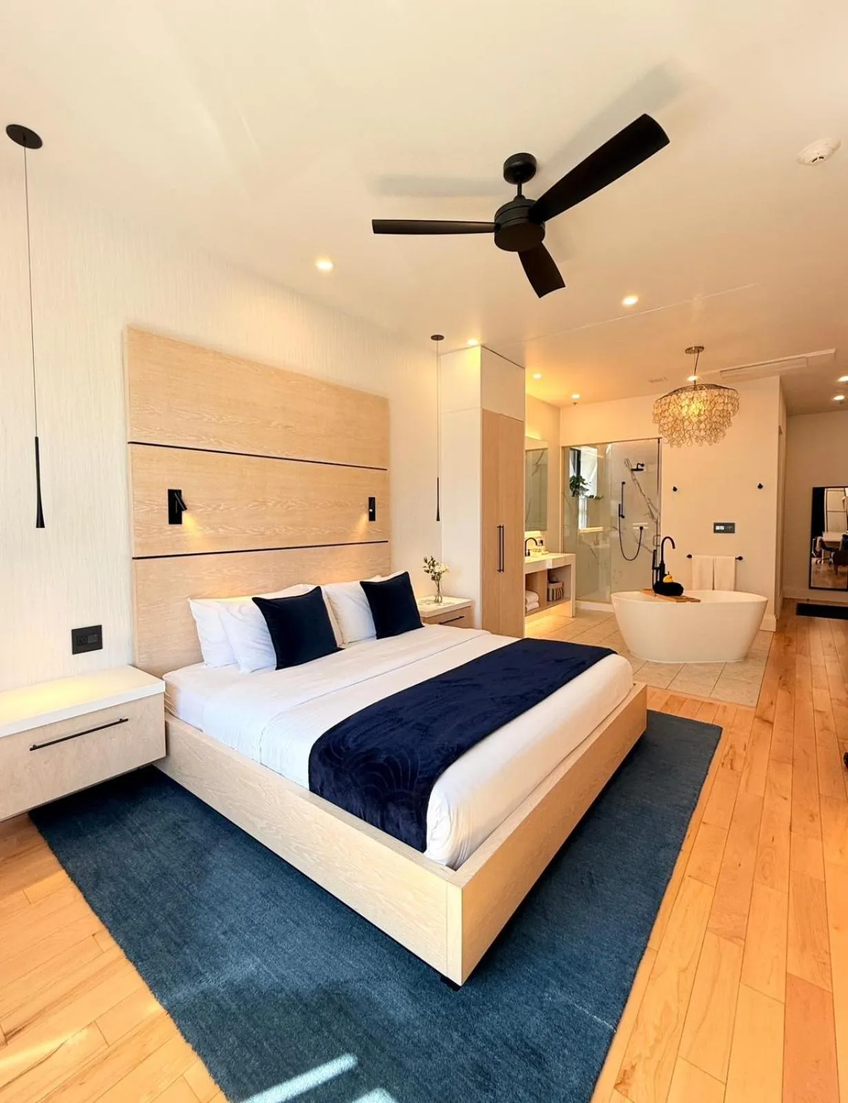 Bedroom, Bed in Cribs on Main