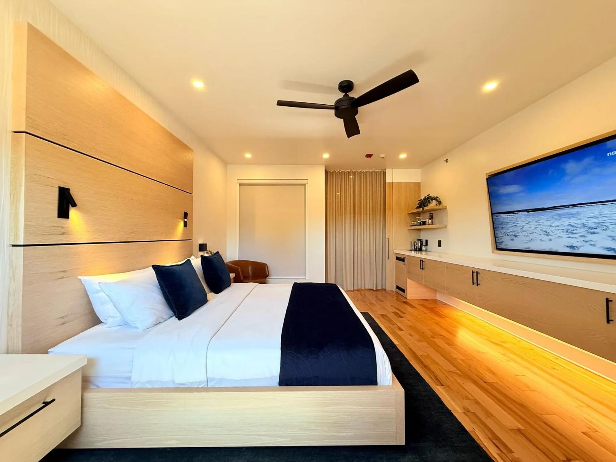 Bedroom in Cribs on Main