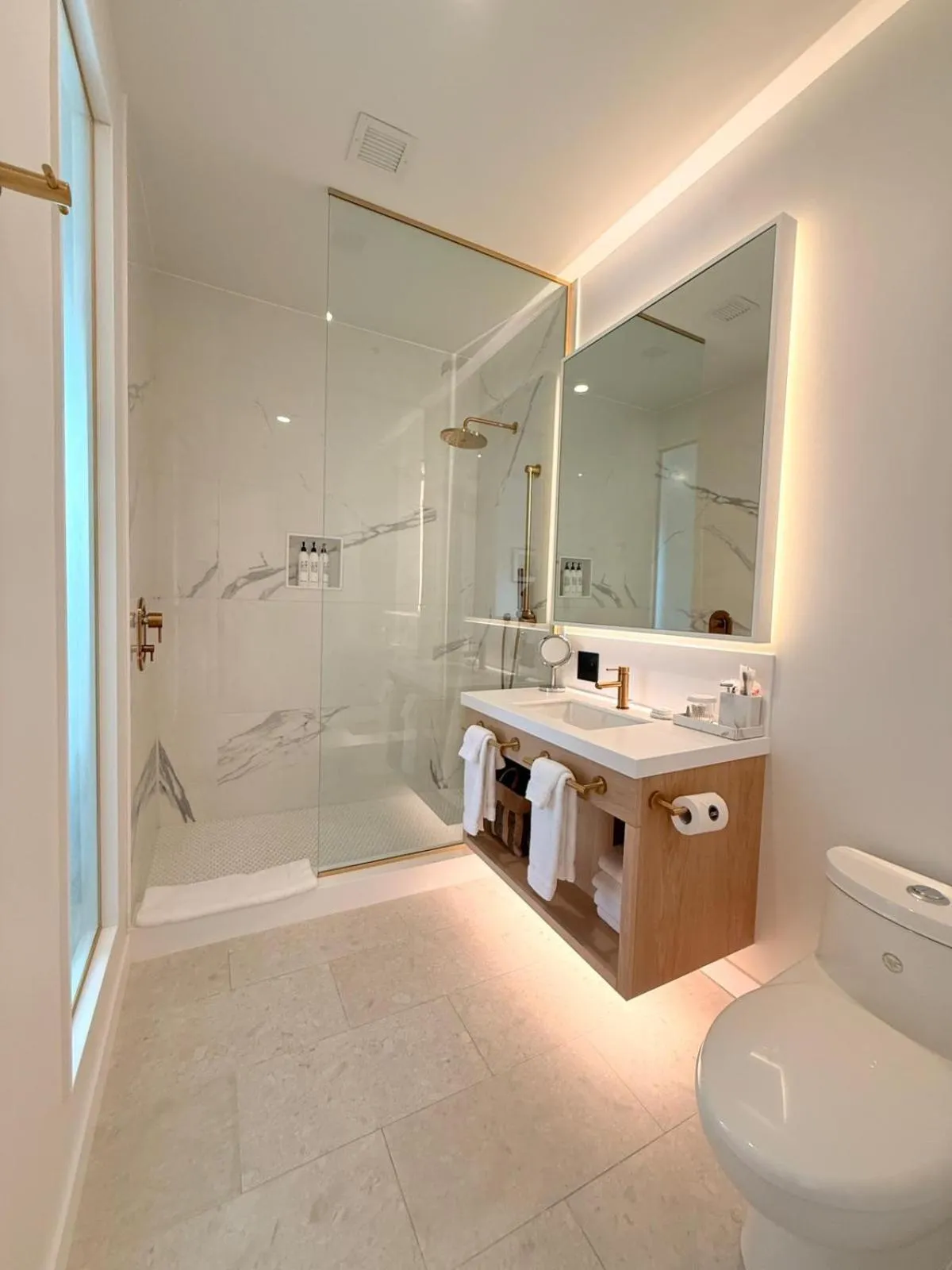 Shower in Cribs on Main