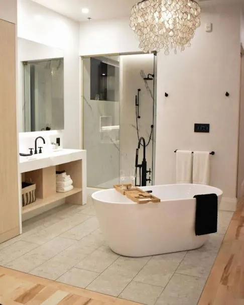 Shower in Cribs on Main