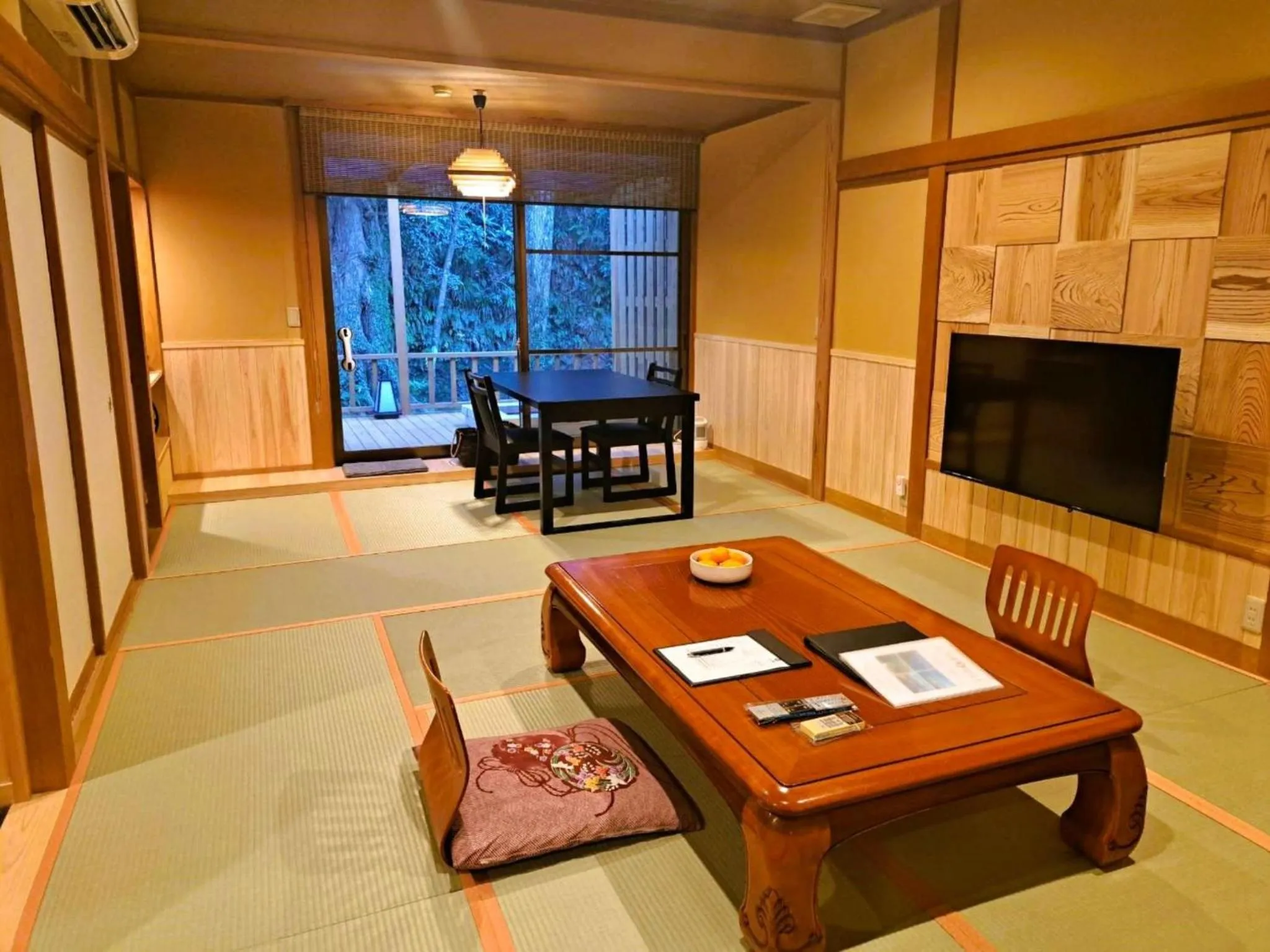 Photo of the whole room in Mizumari