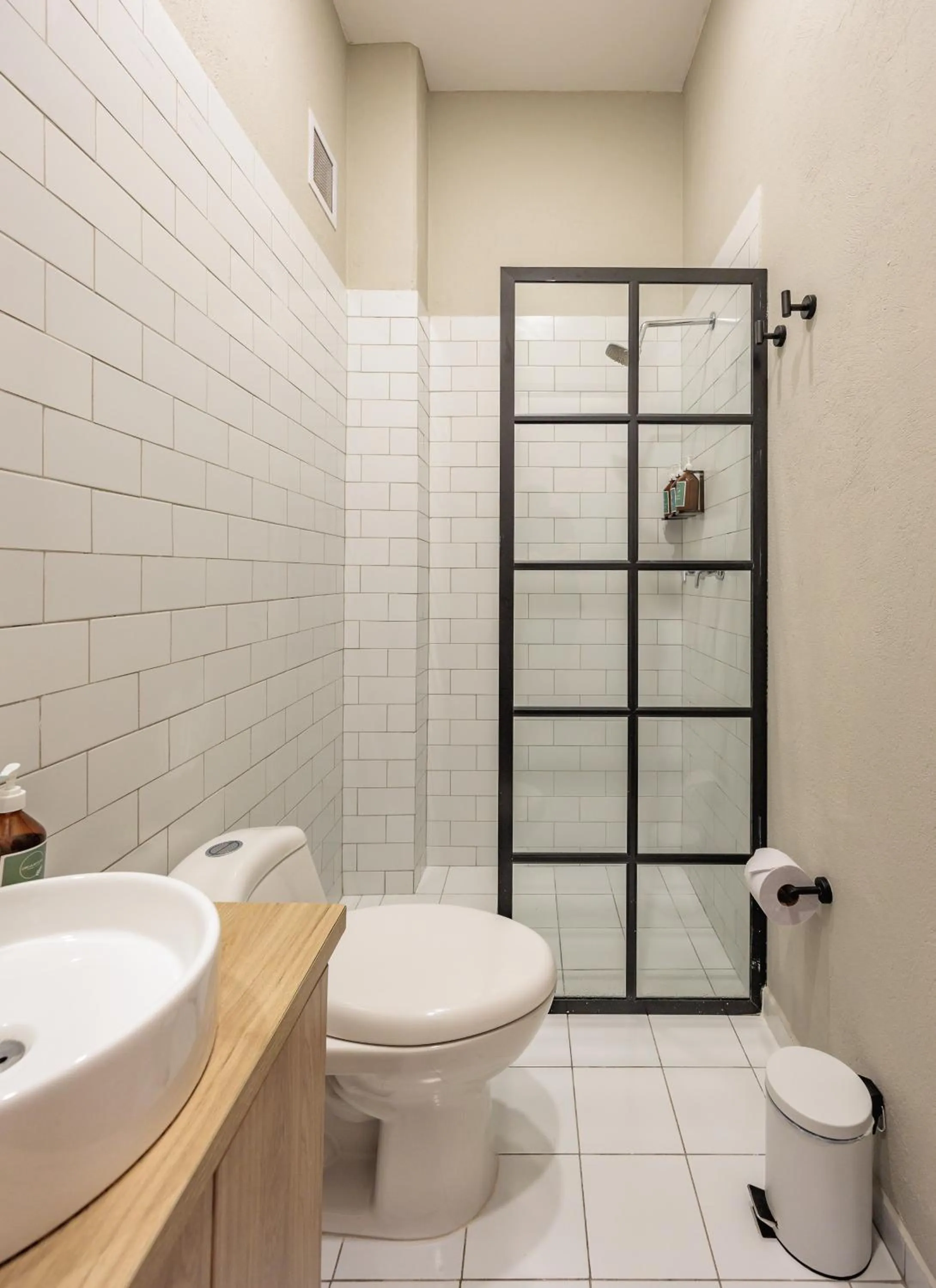 Shower in The Somos Flats Laureles