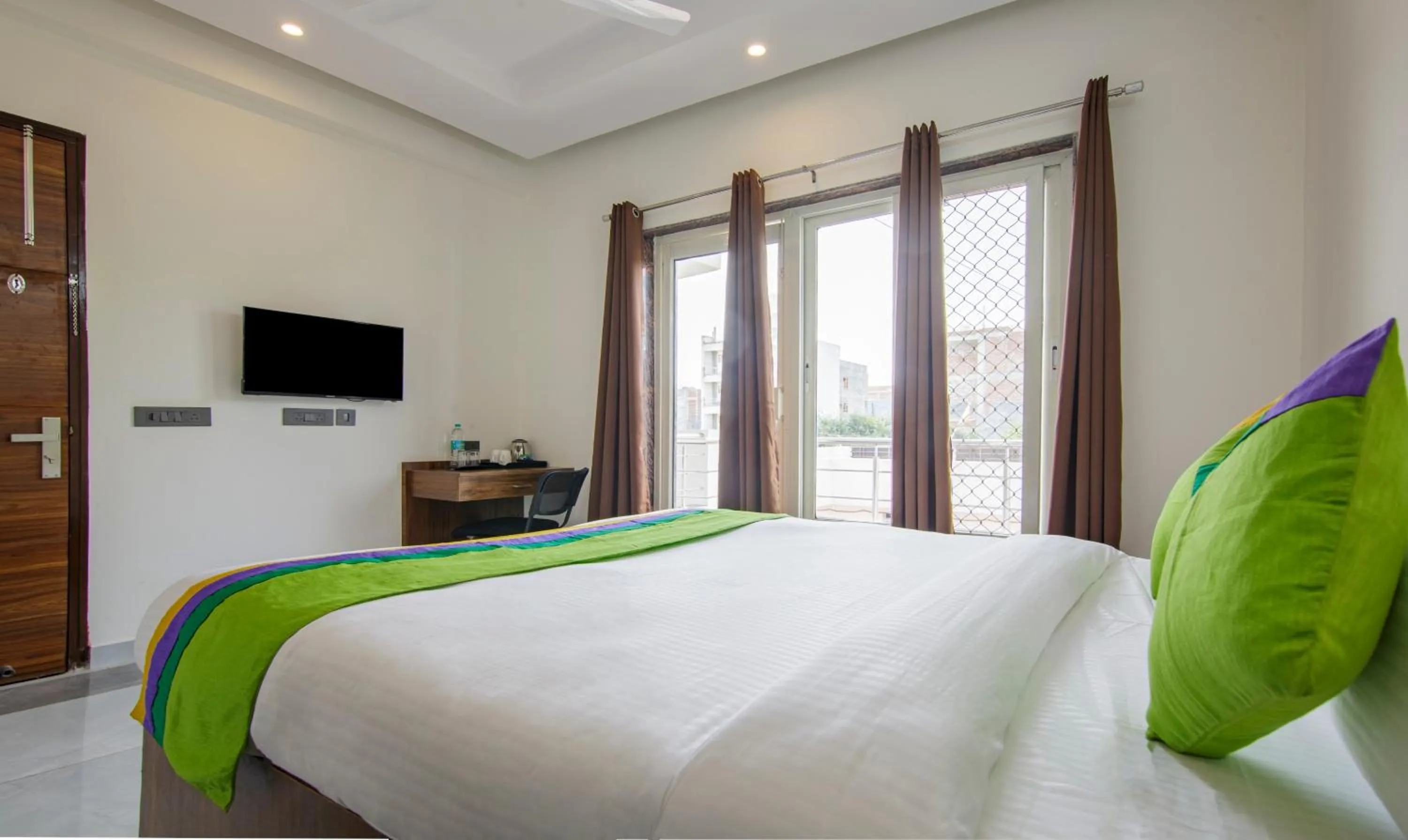 Bedroom, Bed in Treebo Grand Vista - 63A