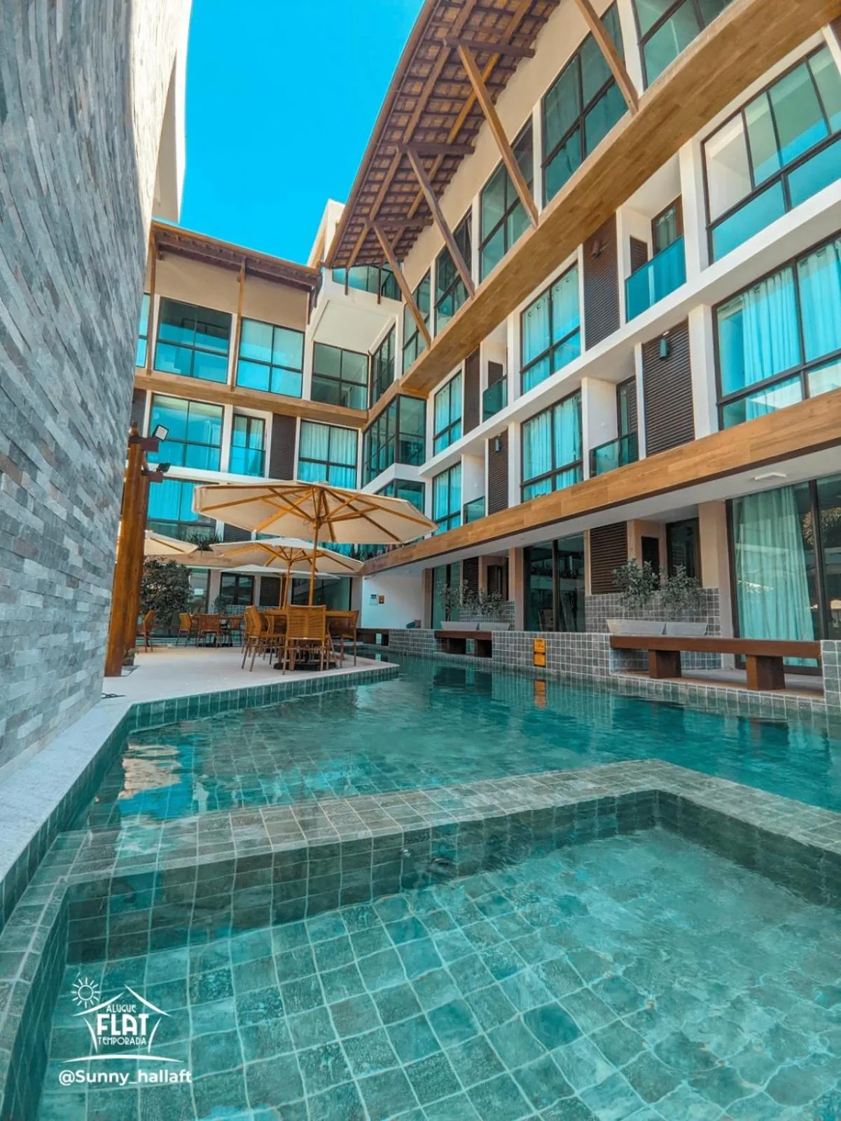 Swimming pool in Sunny Hall by AFT