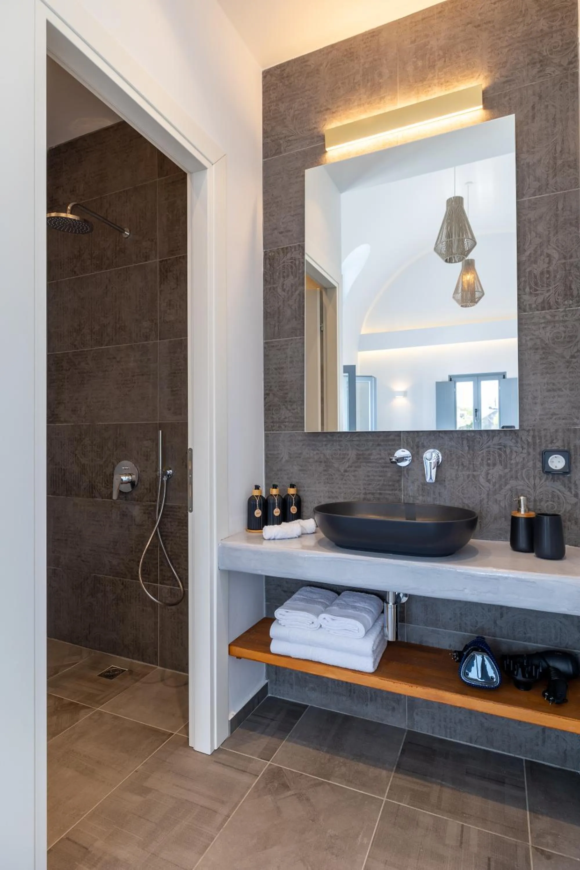 Shower in Bonsai Luxury Suites