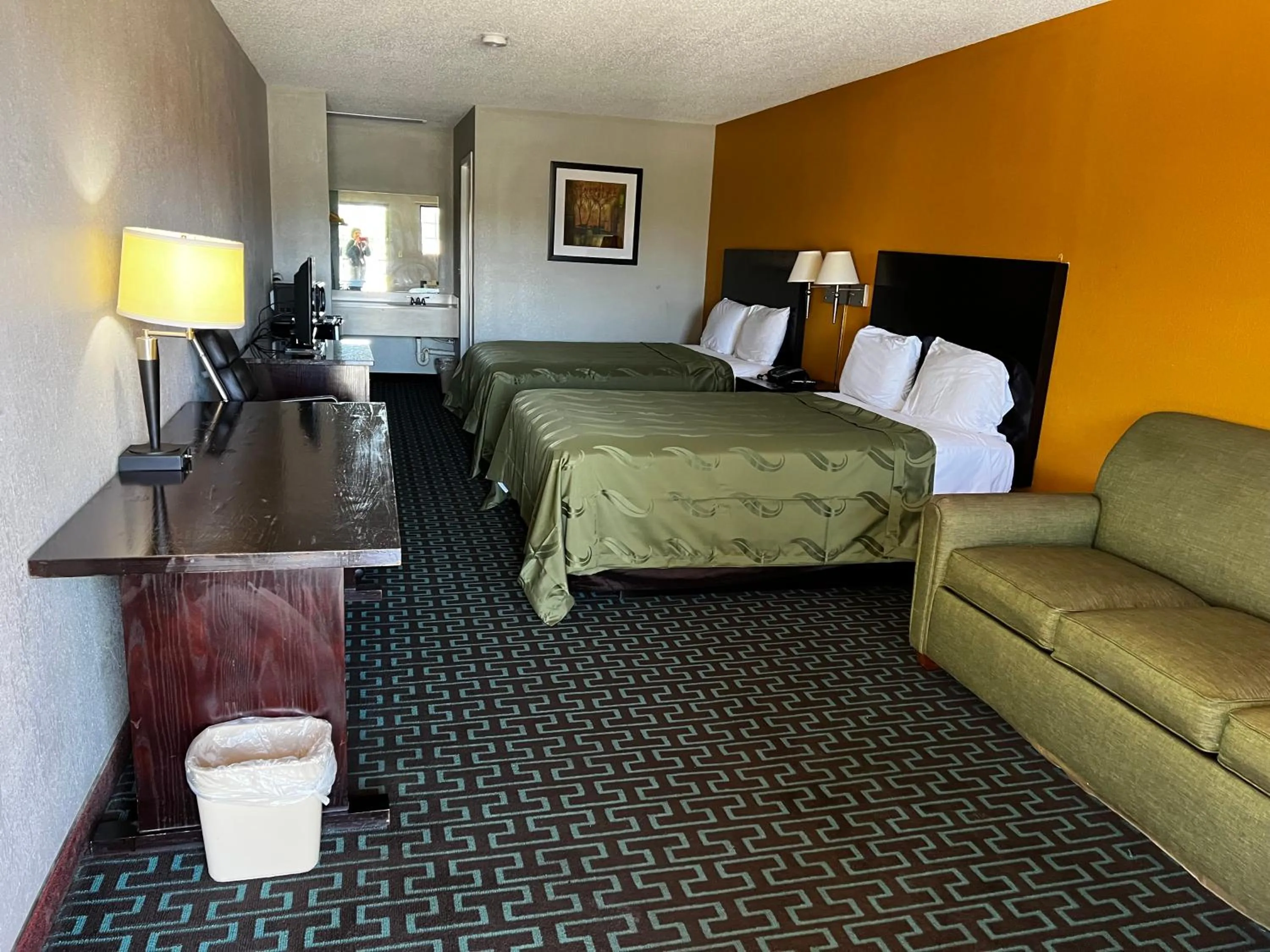 Express Inn & Suites