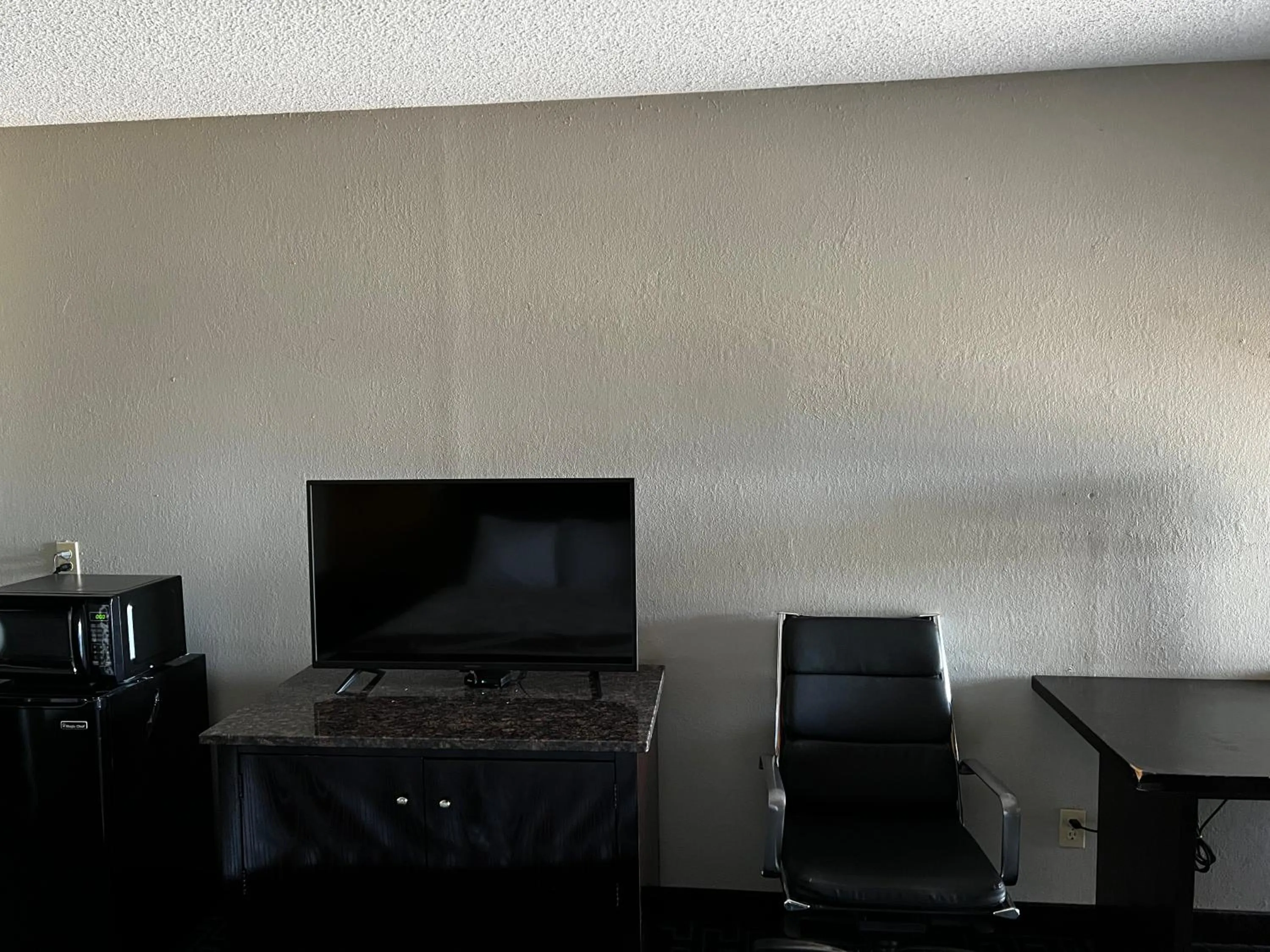 Express Inn & Suites