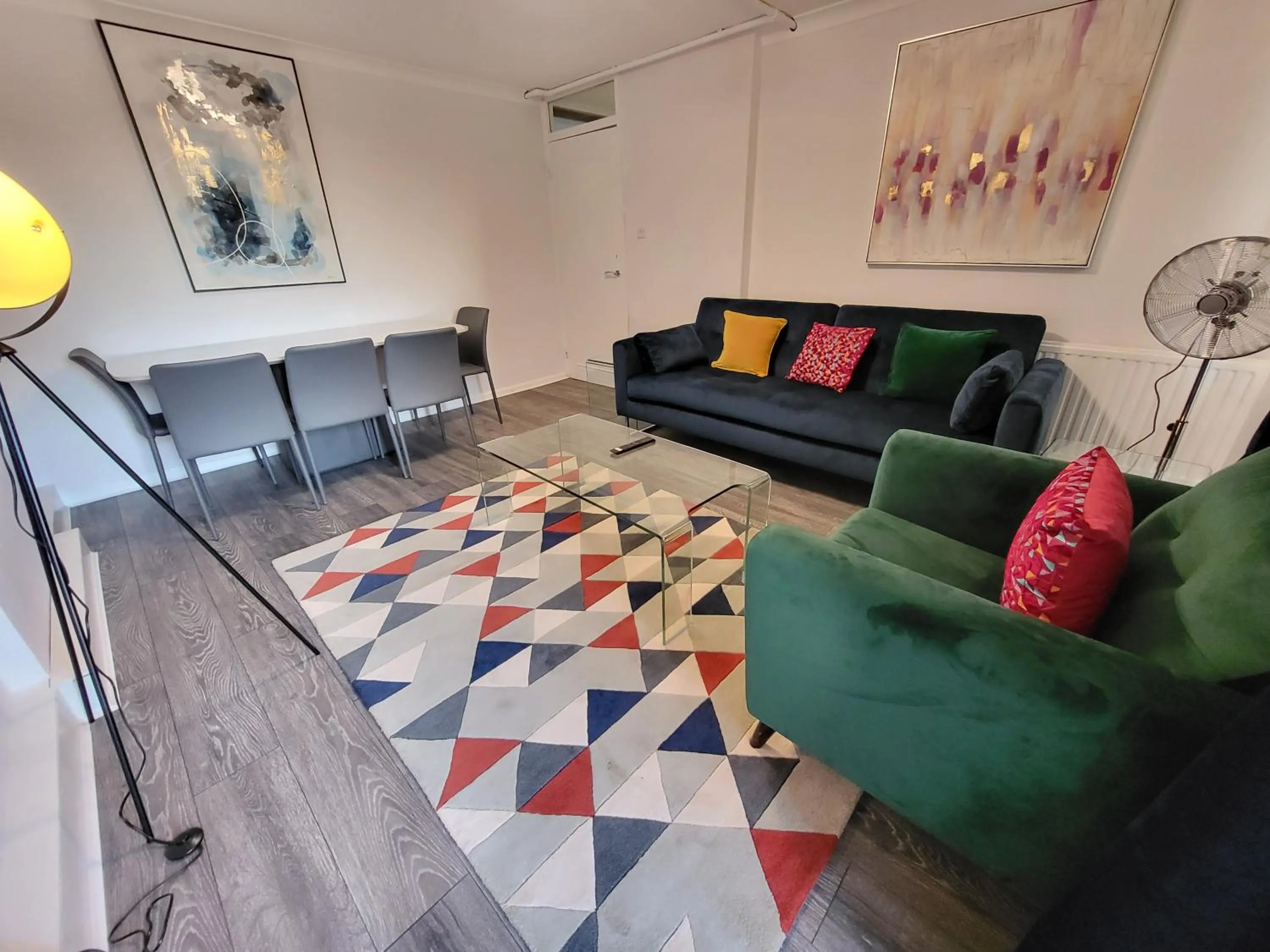 Living room in London Central Modern Apartment Charlton