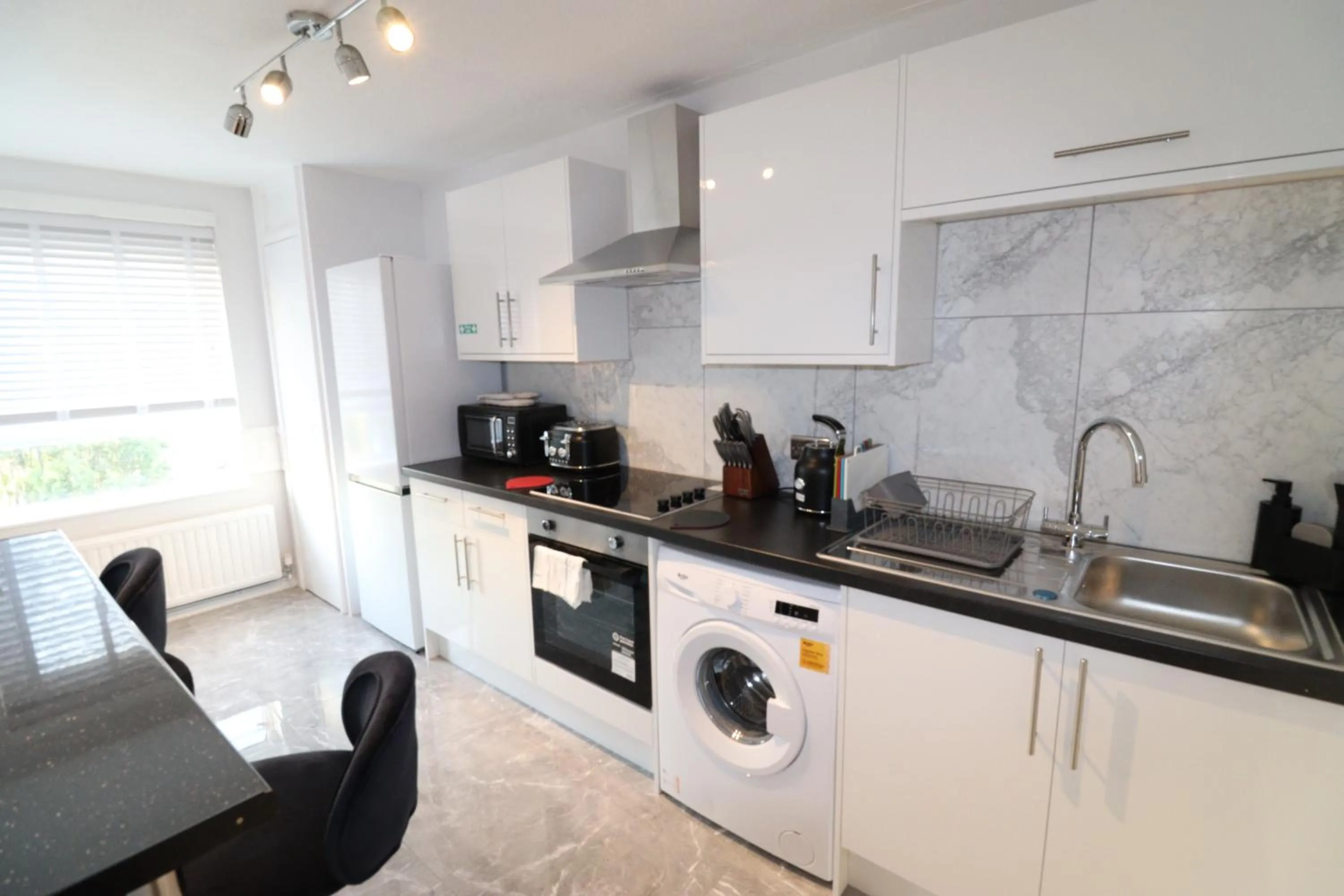 Kitchen or kitchenette in London Central Modern Apartment Charlton