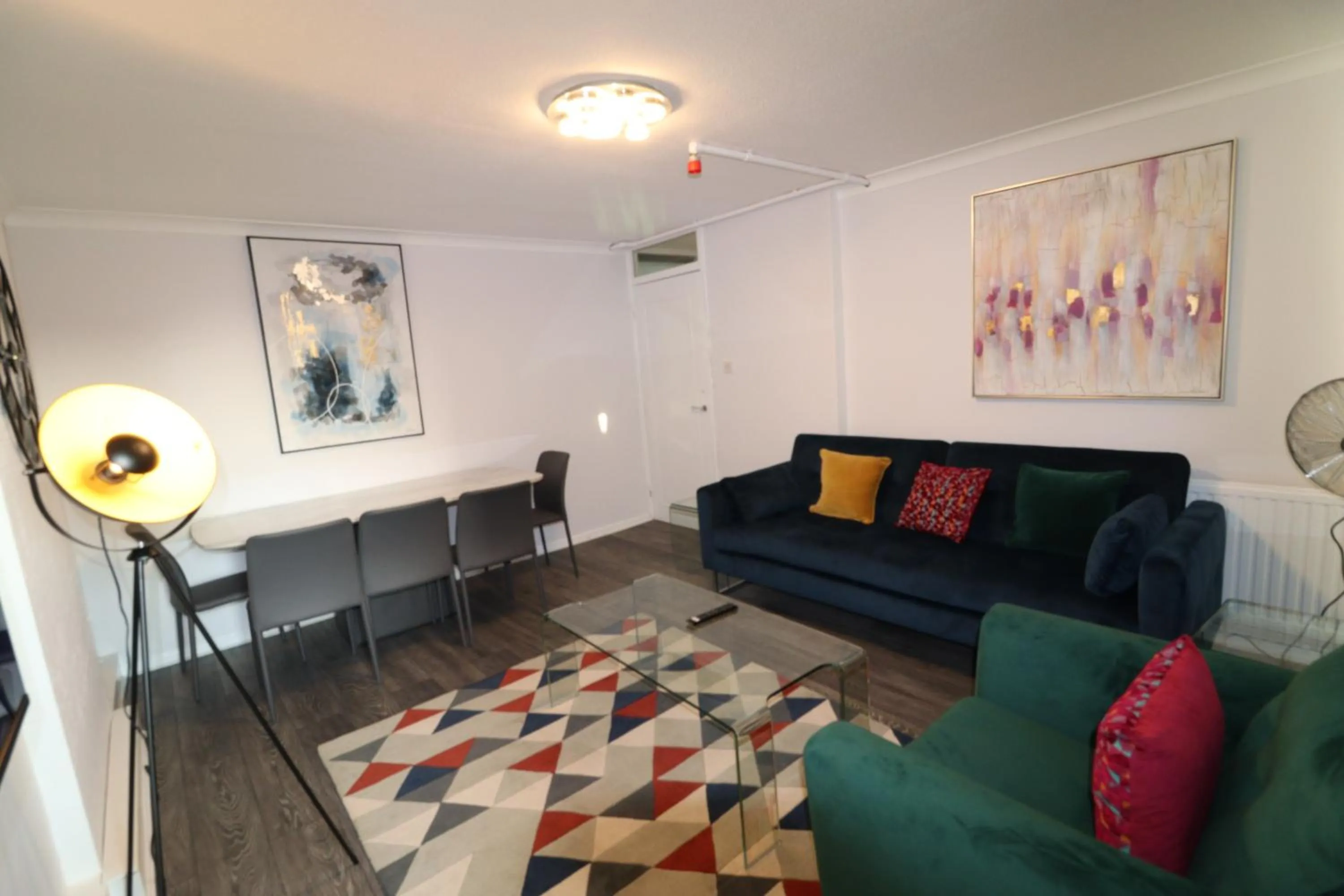 Living room in London Central Modern Apartment Charlton