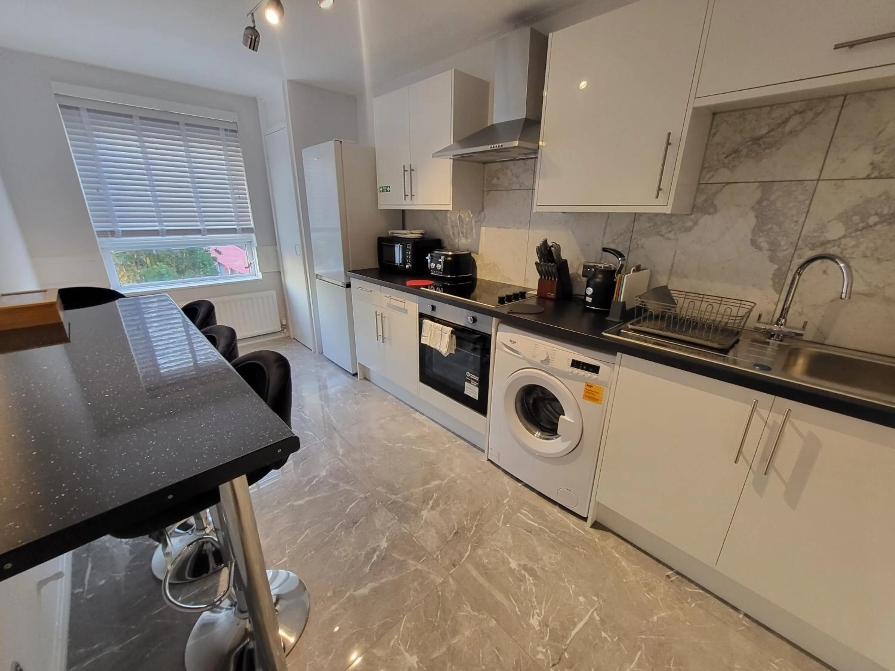 Kitchen or kitchenette in London Central Modern Apartment Charlton
