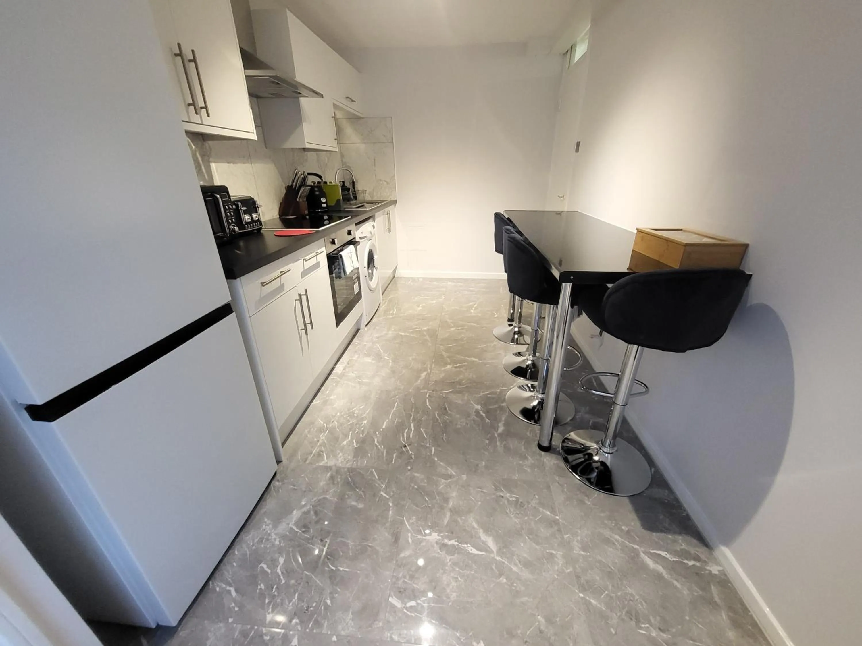 Kitchen or kitchenette in London Central Modern Apartment Charlton