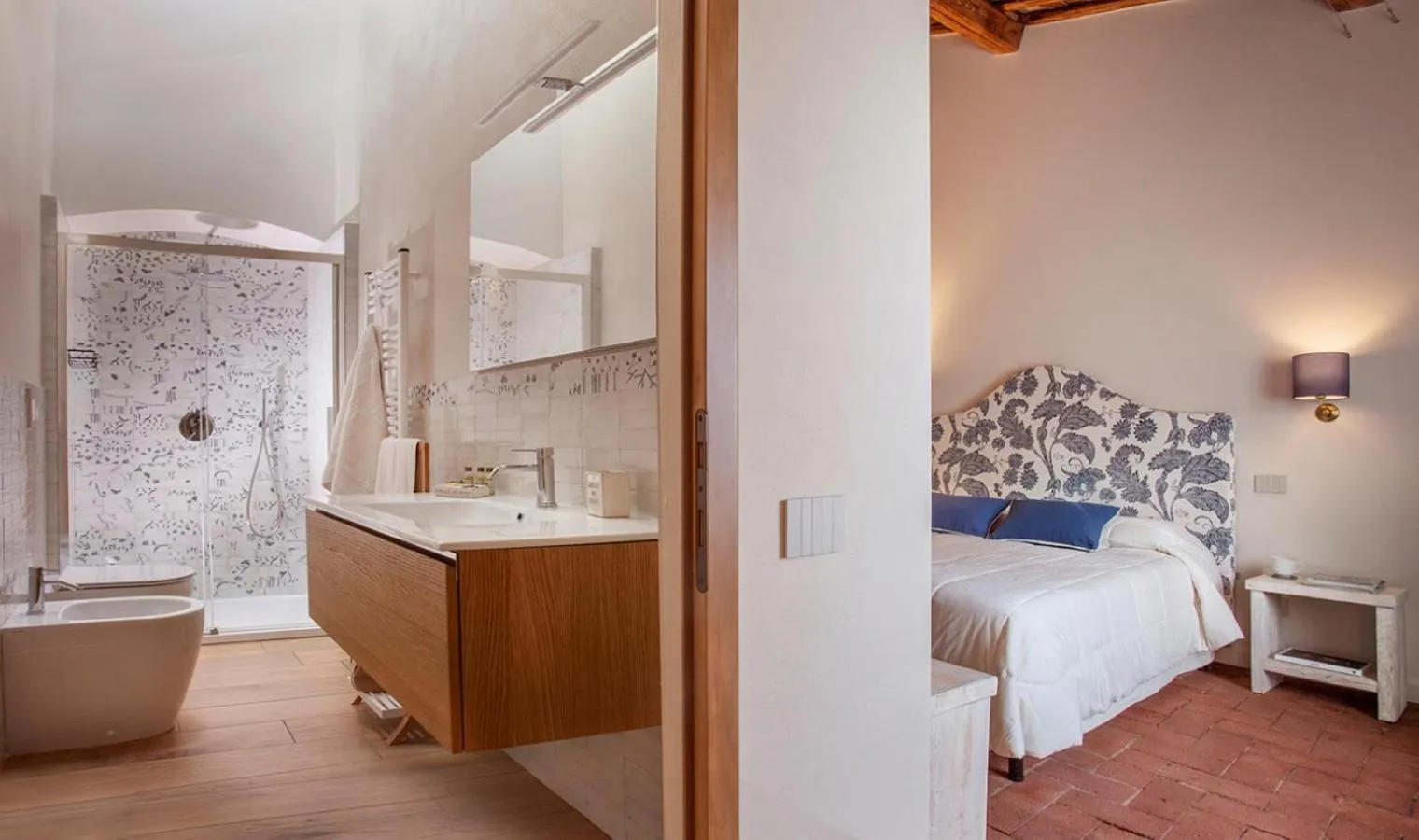 Bathroom, Bed in La Corte del Chianti Classico