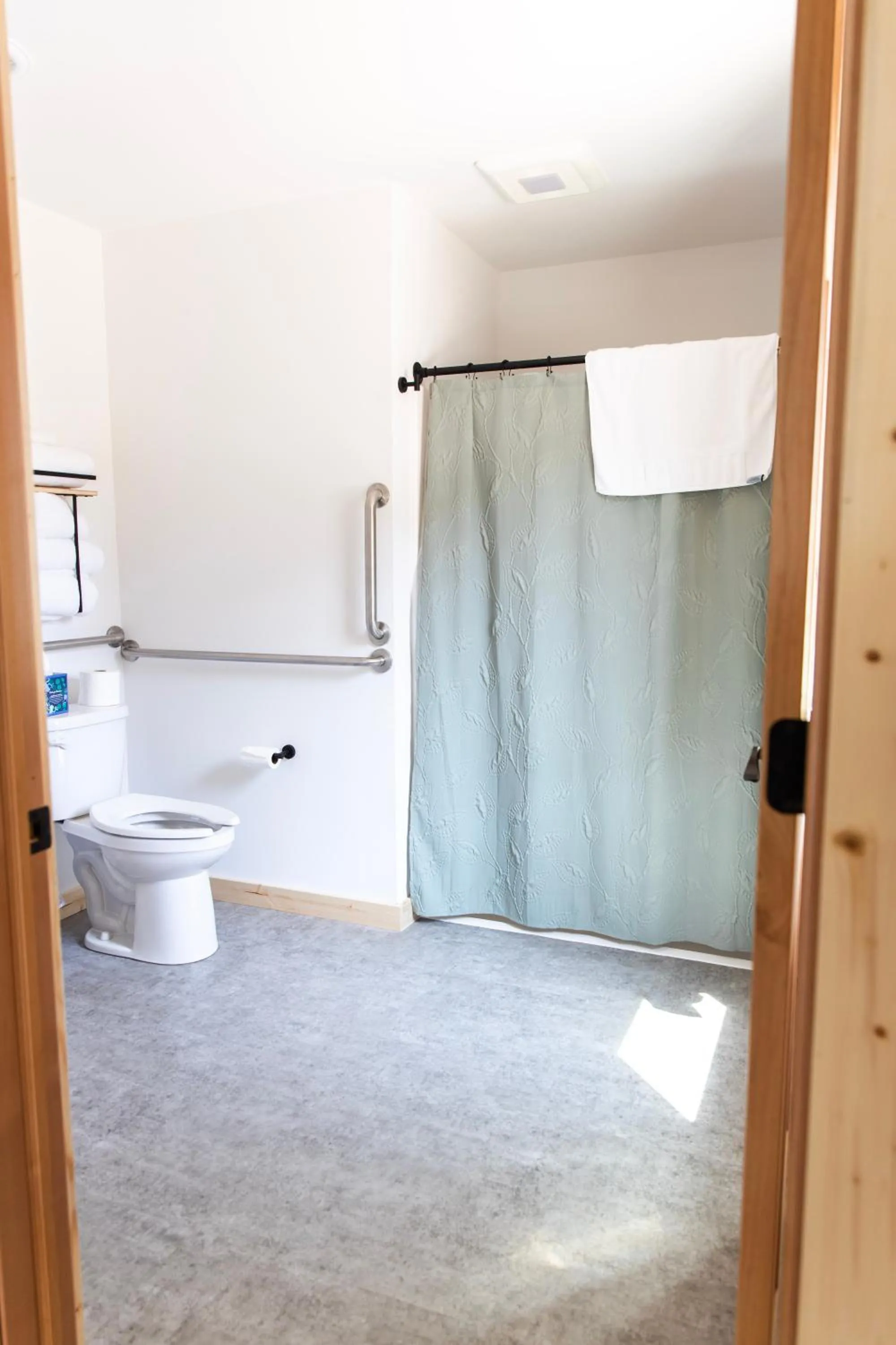 Bathroom in Bluffside Gardens