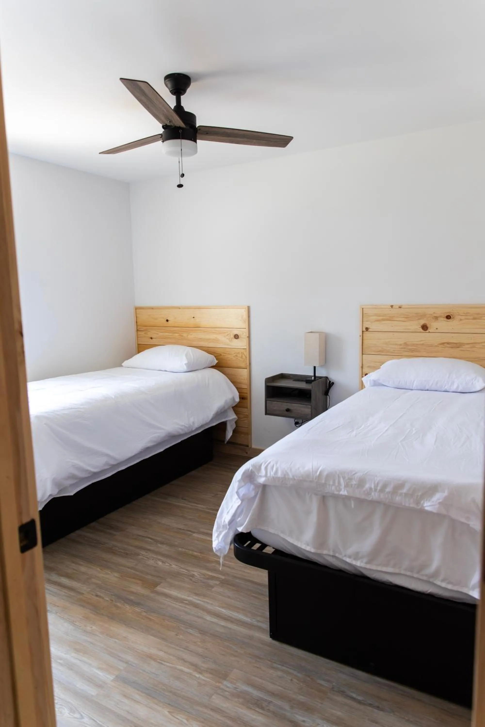 Bedroom, Bed in Bluffside Gardens