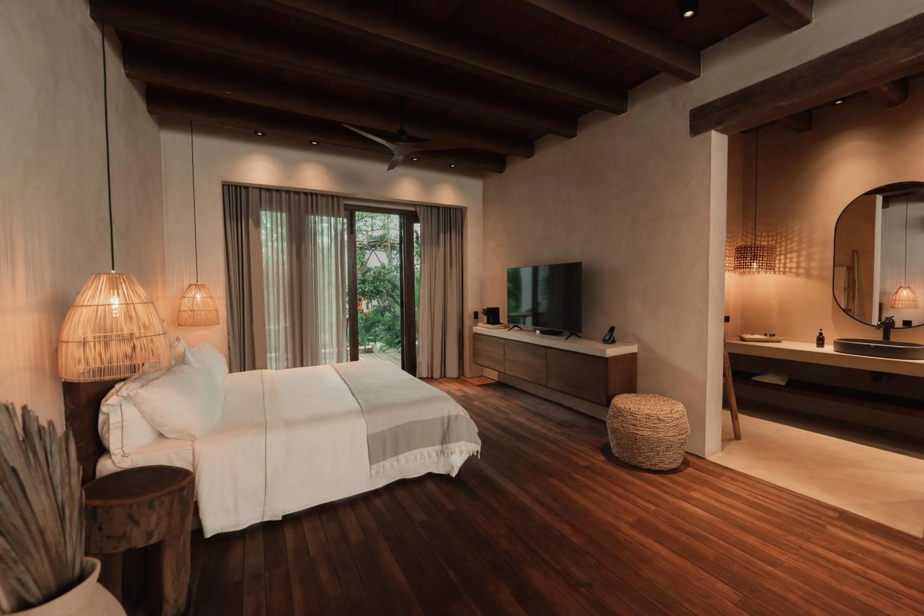 Photo of the whole room, Bed in Makani Luxury Cartagena