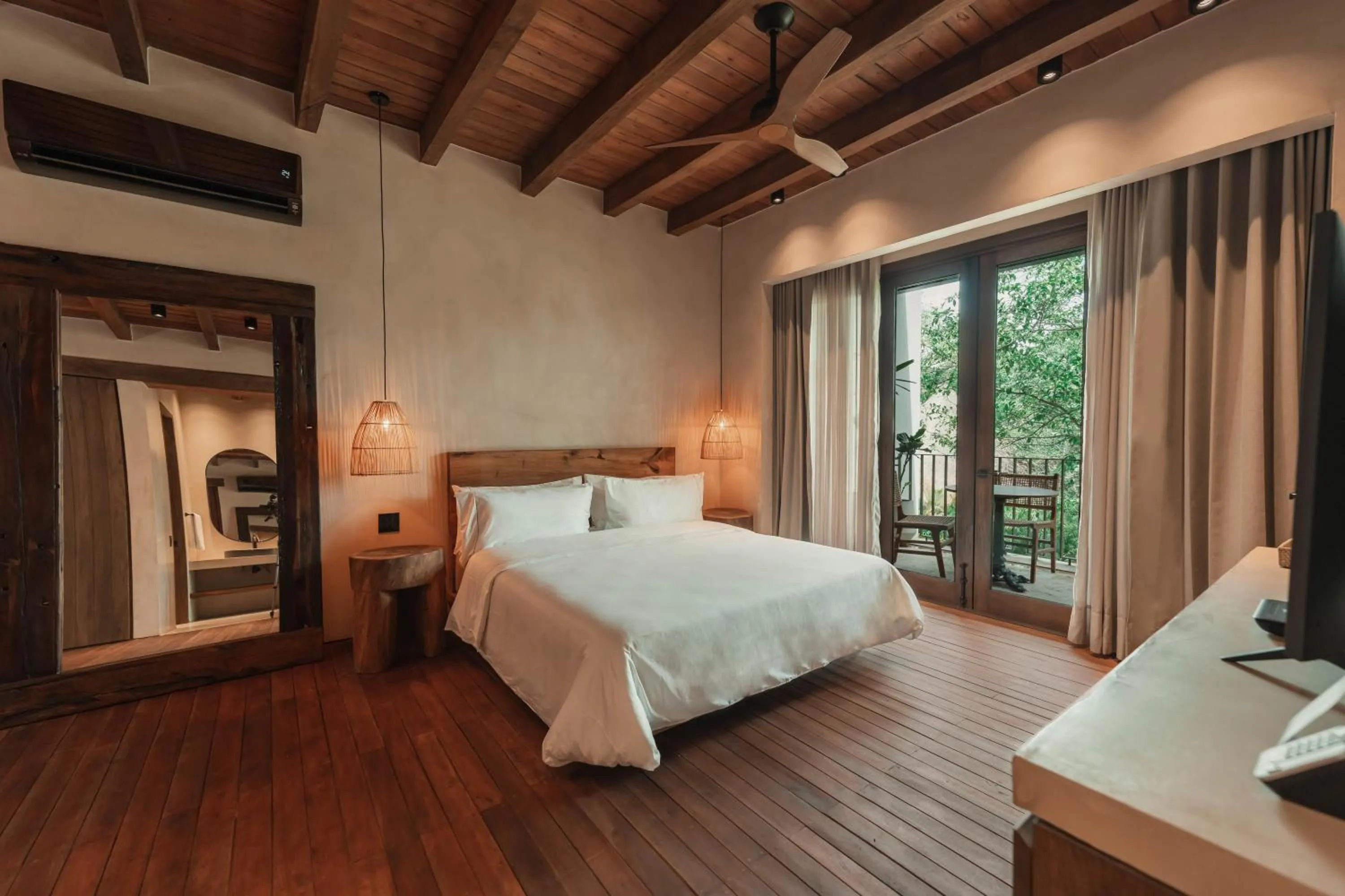 Photo of the whole room, Bed in Makani Luxury Cartagena