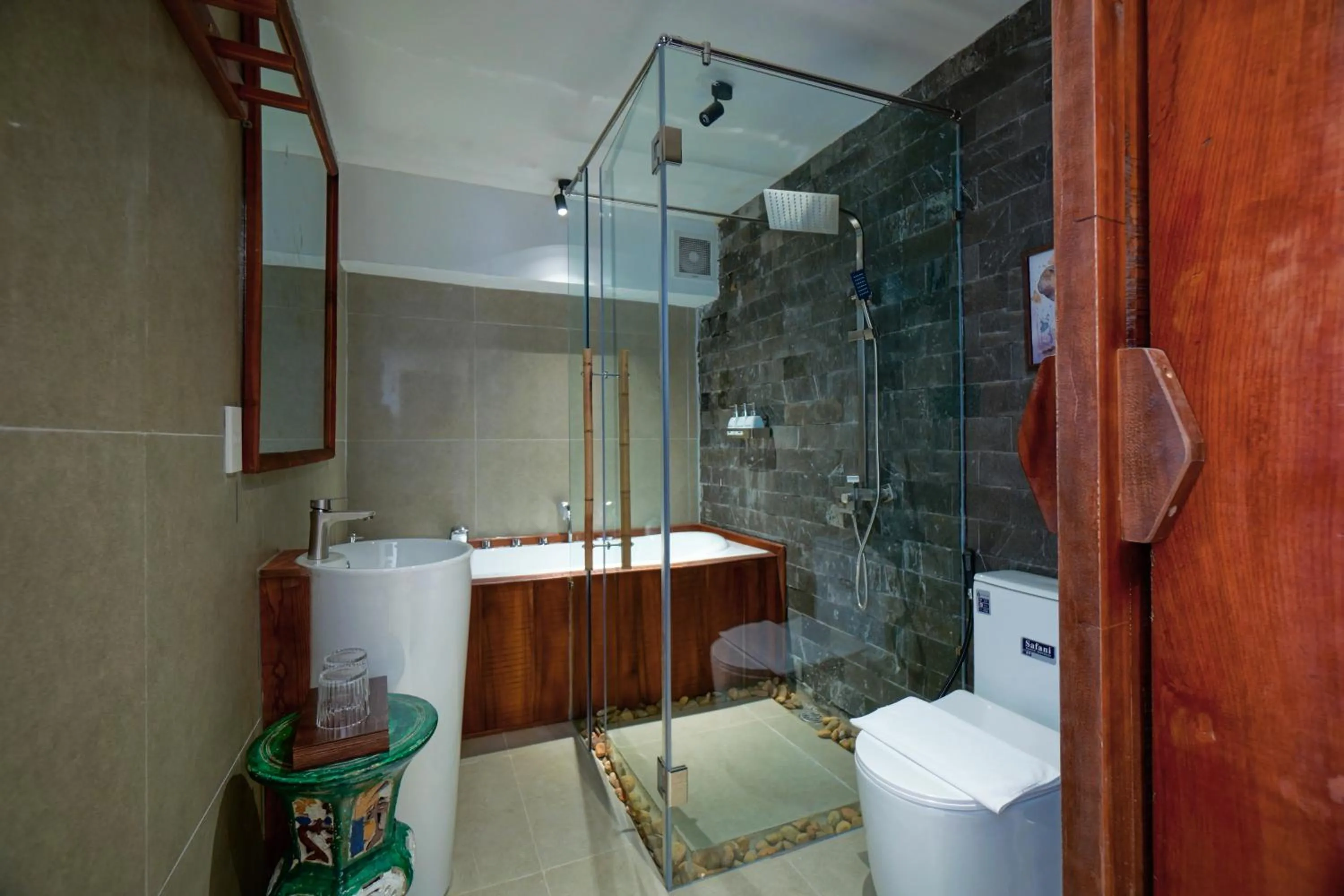 Toilet in Nexus House Lang Bao Chi