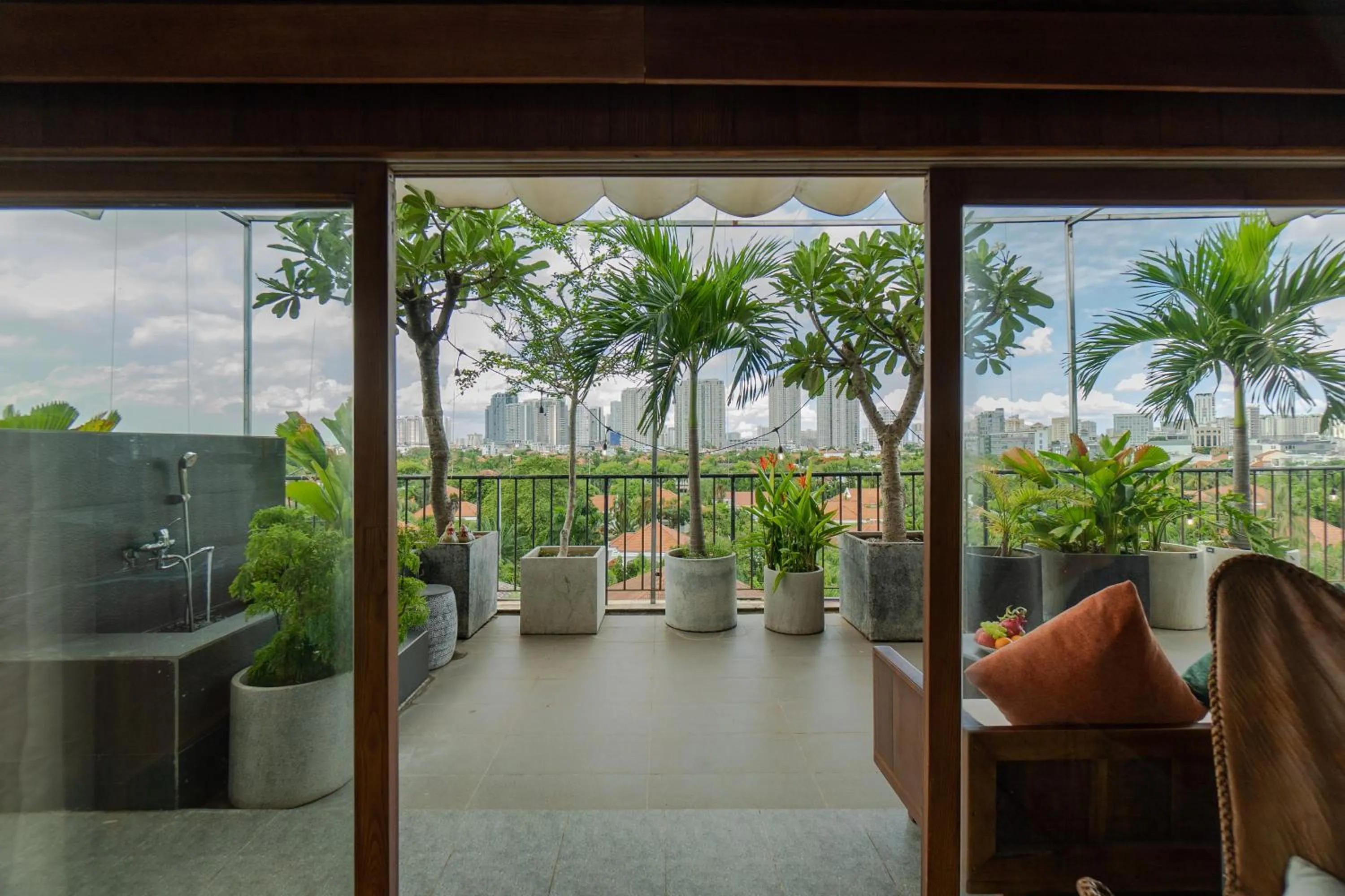 Day in Nexus House Lang Bao Chi