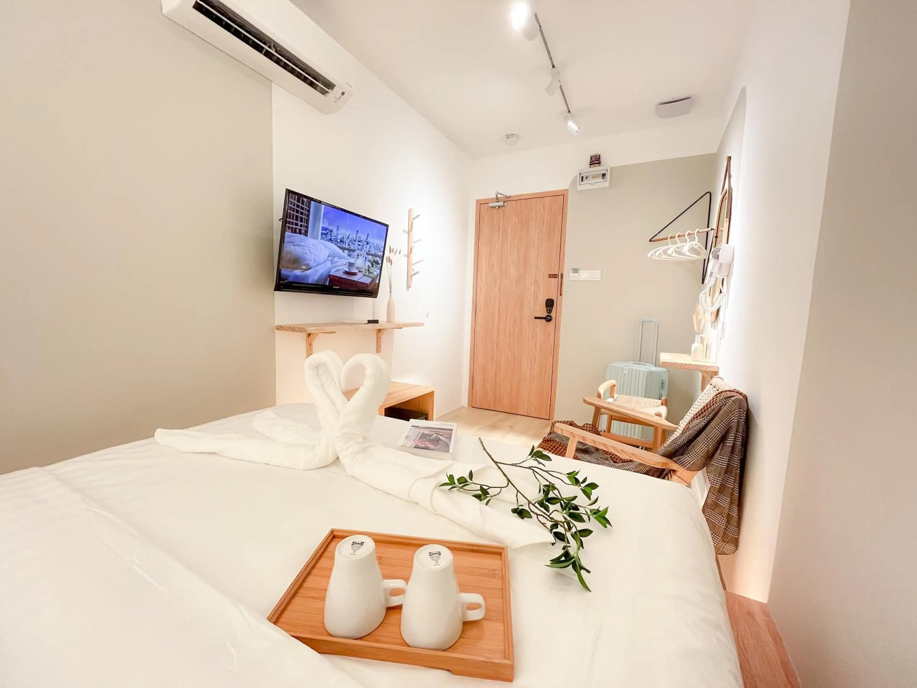 Photo of the whole room, Bed in Sleep Box Penang