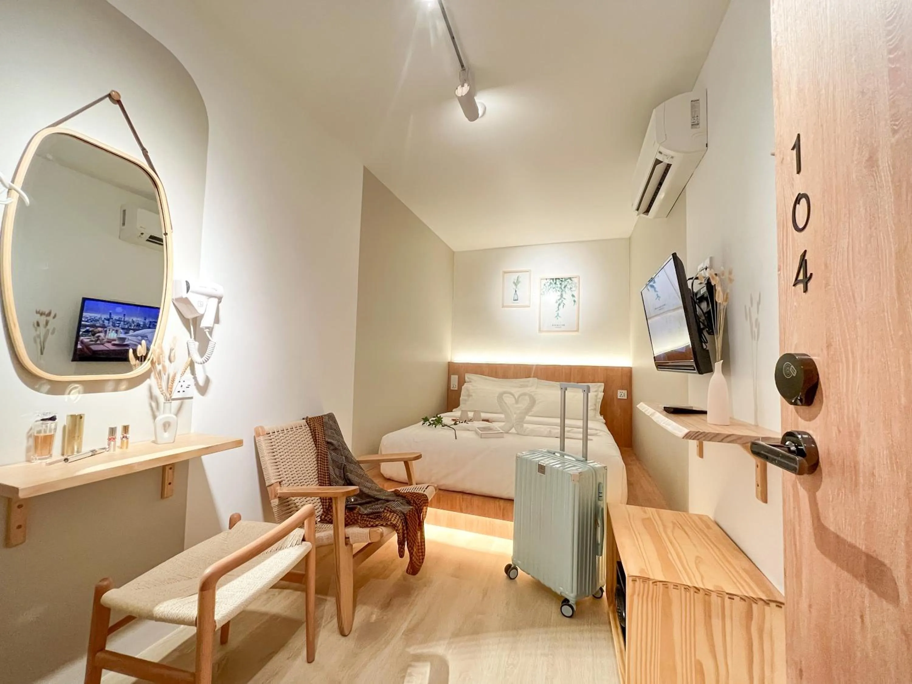 Photo of the whole room, Bed in Sleep Box Penang