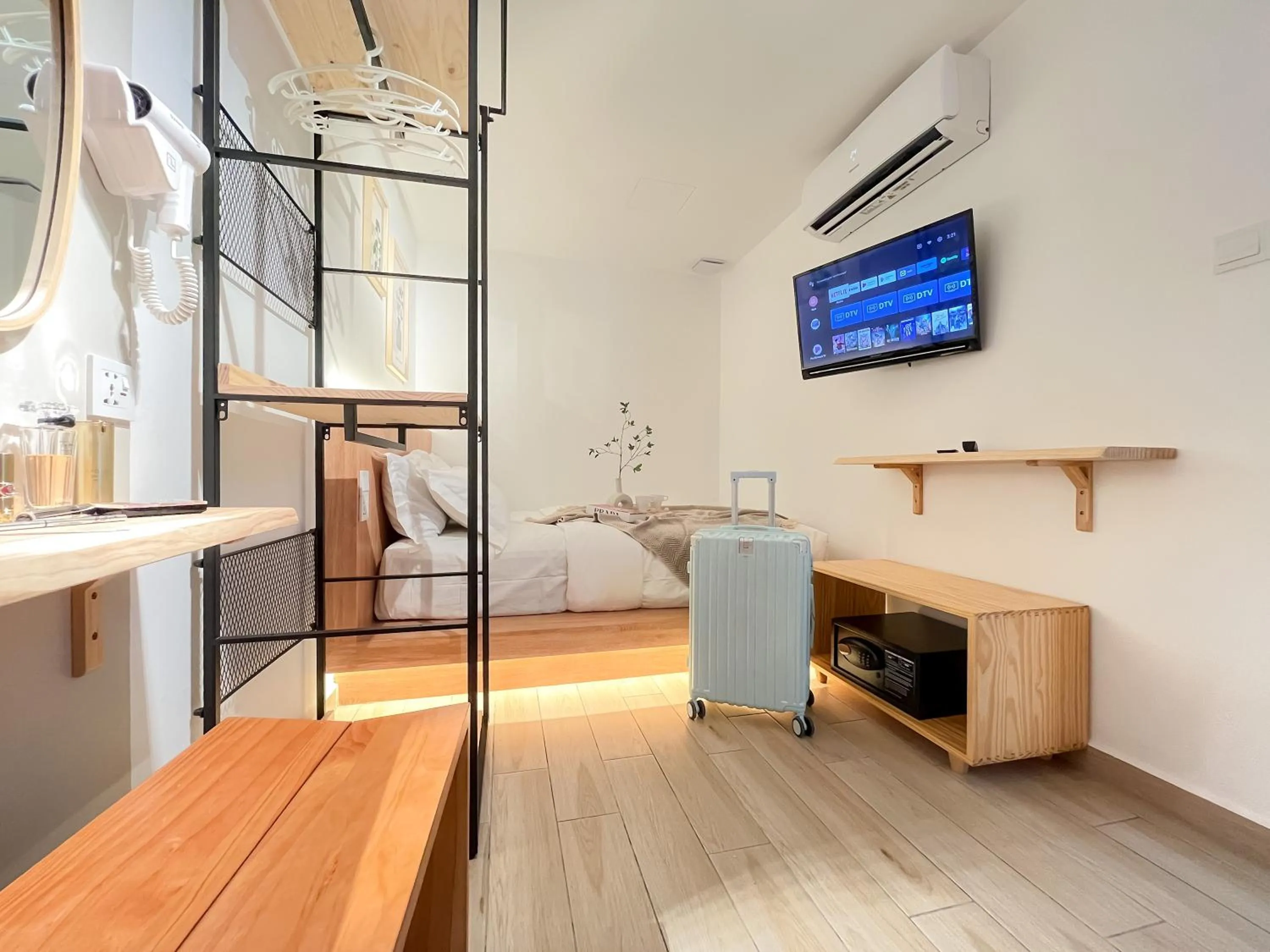 Photo of the whole room in Sleep Box Penang