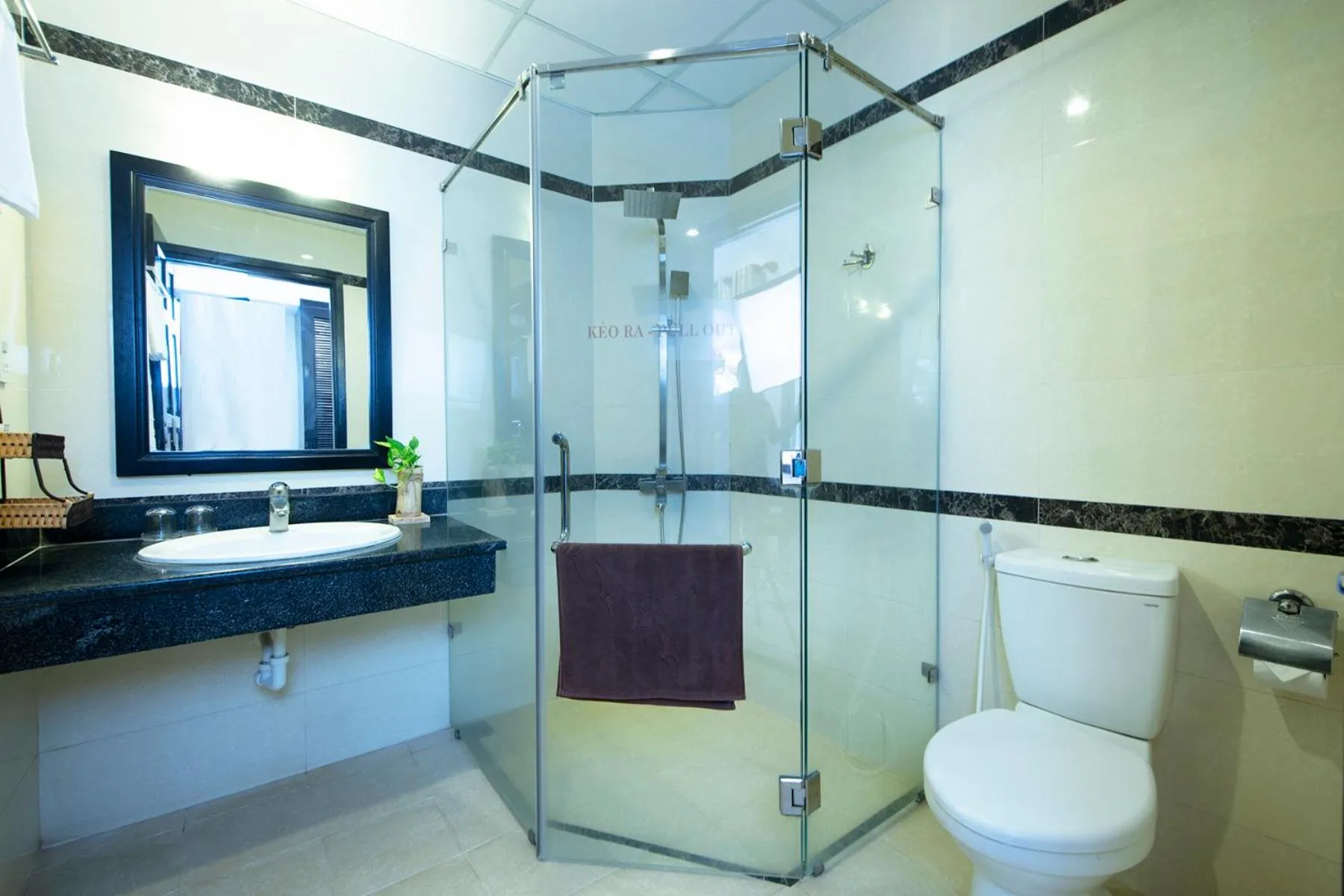 Hon Rom Central Beach Resort