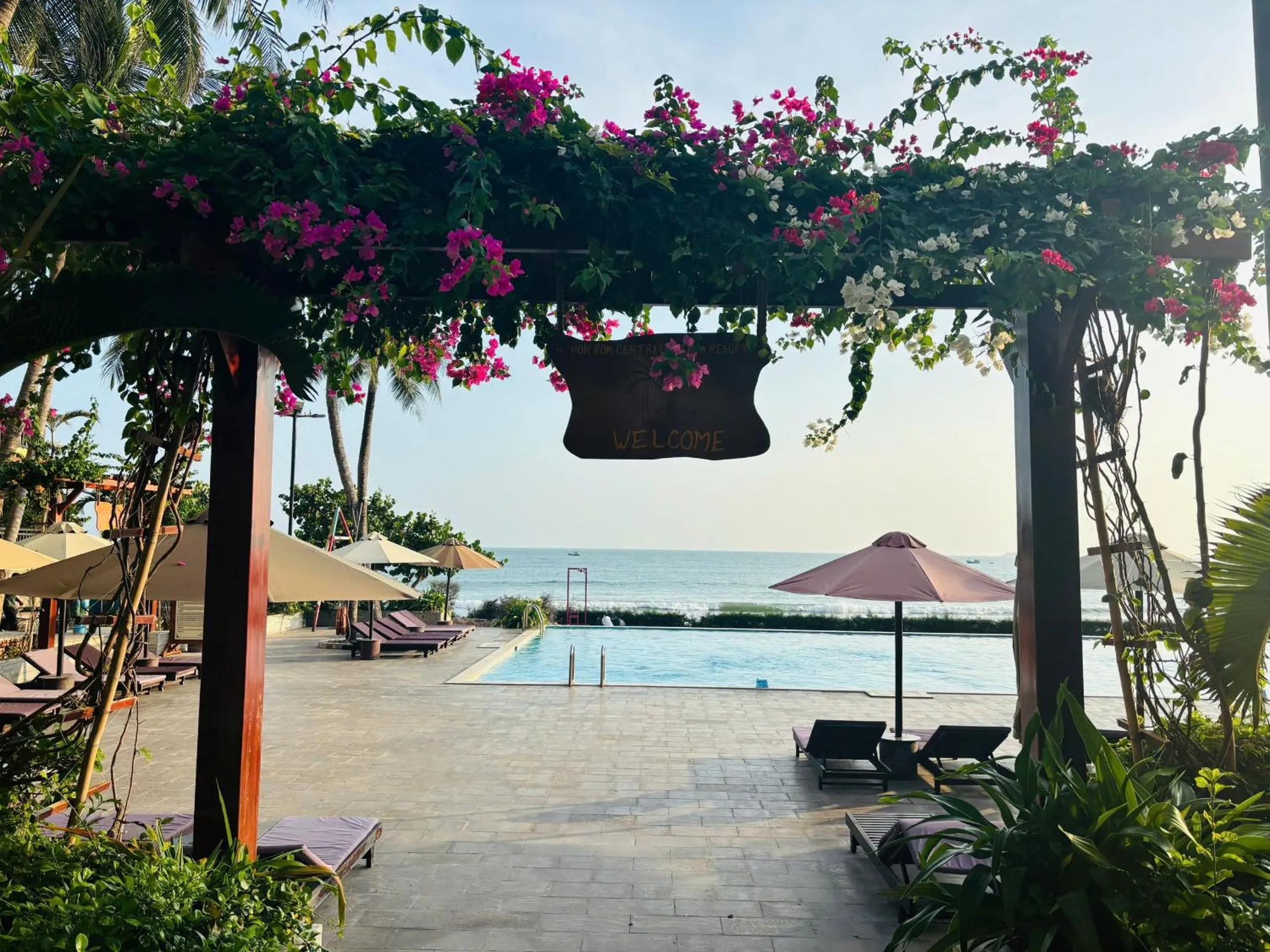 Hon Rom Central Beach Resort