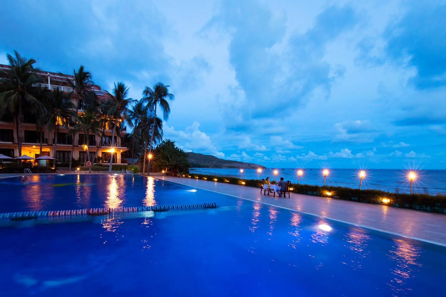 Hon Rom Central Beach Resort