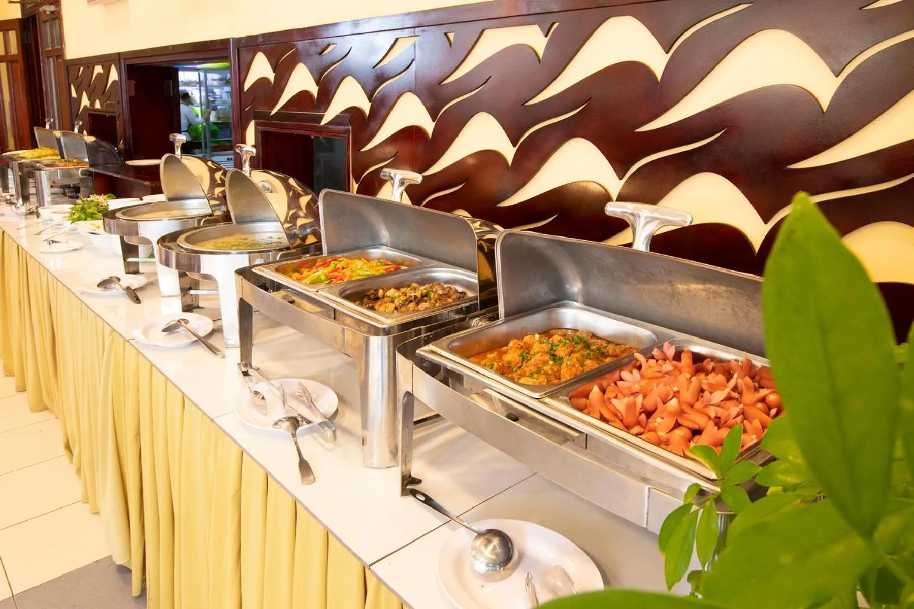 Hon Rom Central Beach Resort