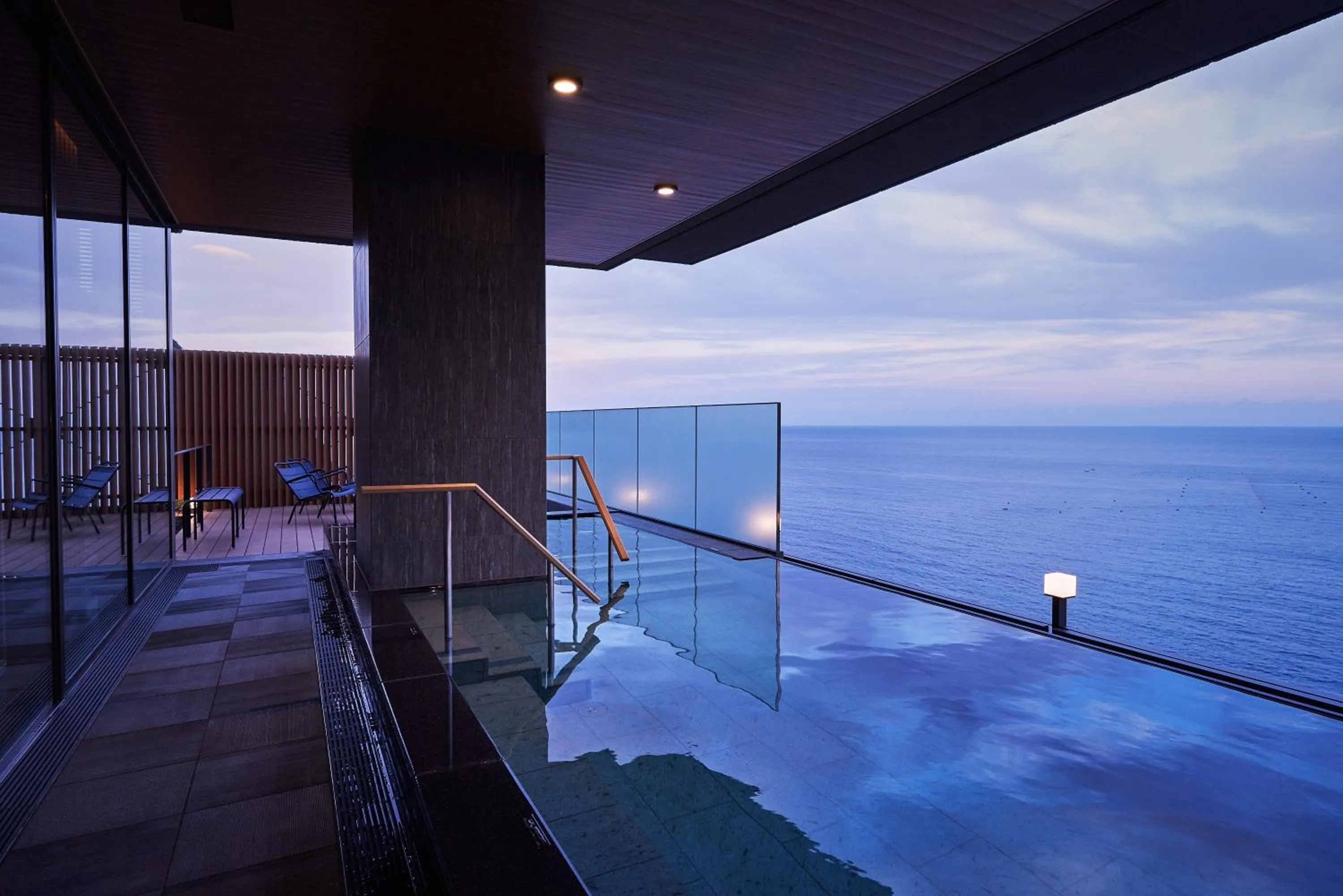 Hot Spring Bath in Atami Izusan Karaku