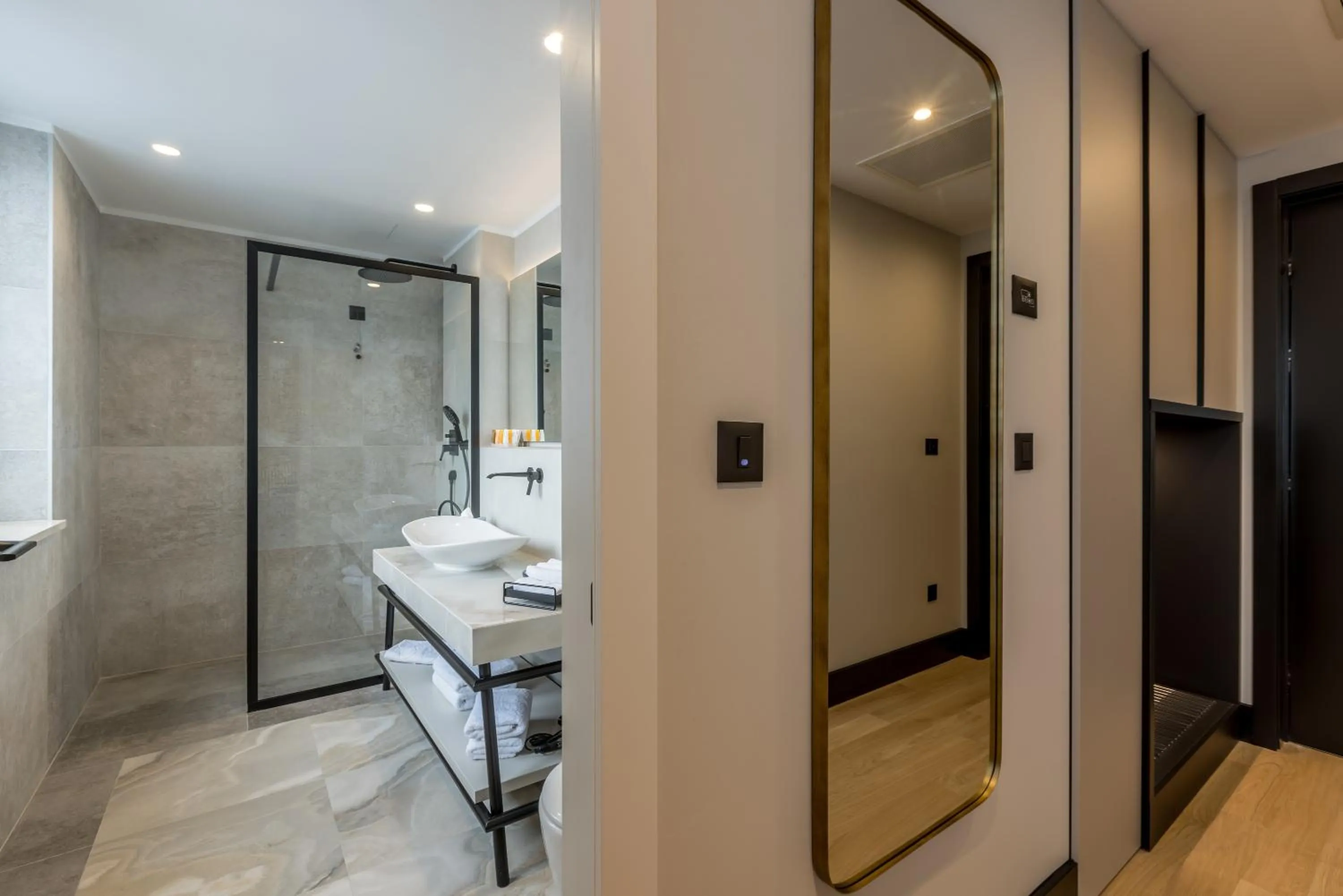 Shower, Bed in Cora Hotel