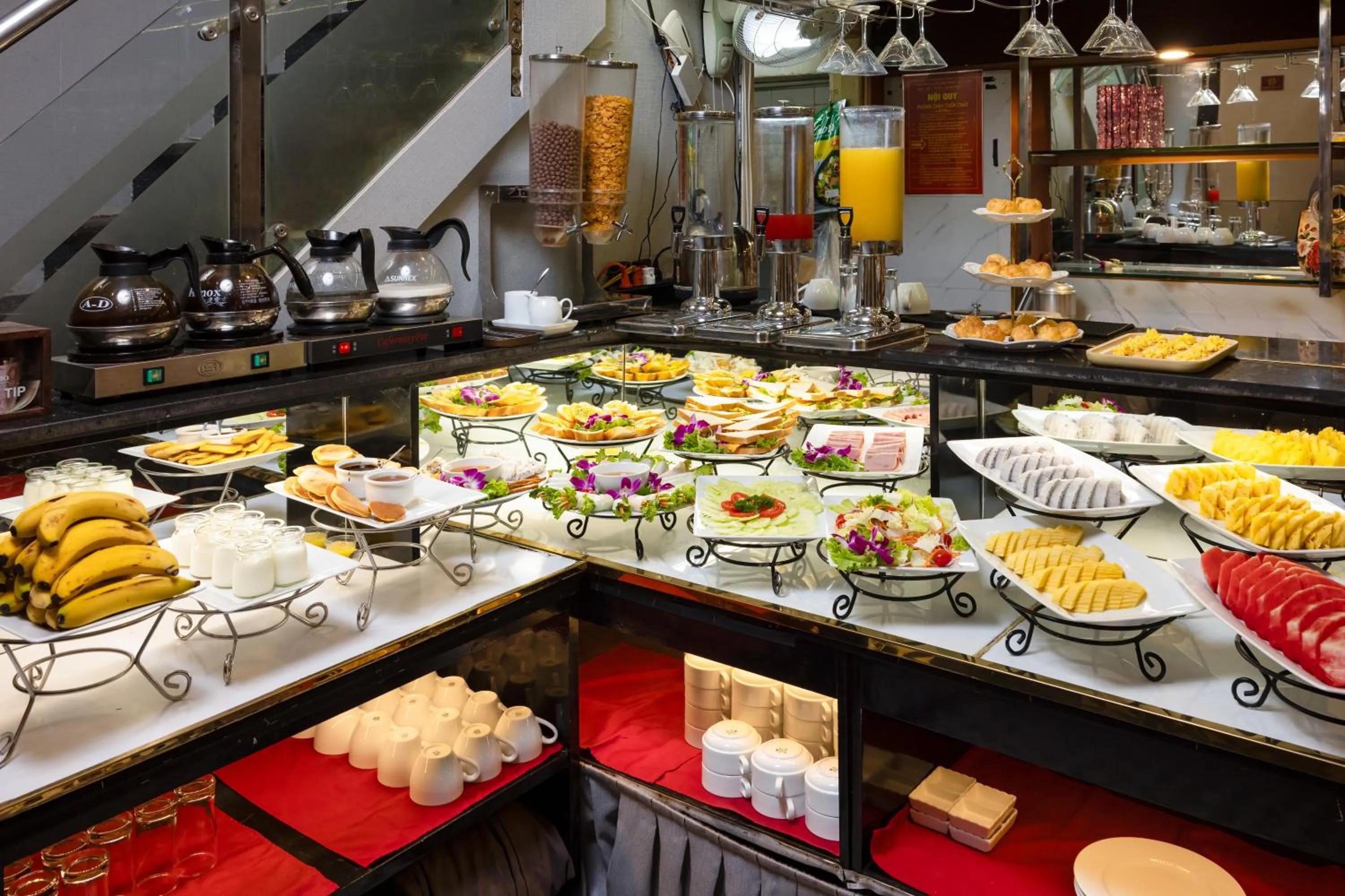 Food and drinks in Ja Cosmo Hotel and Spa