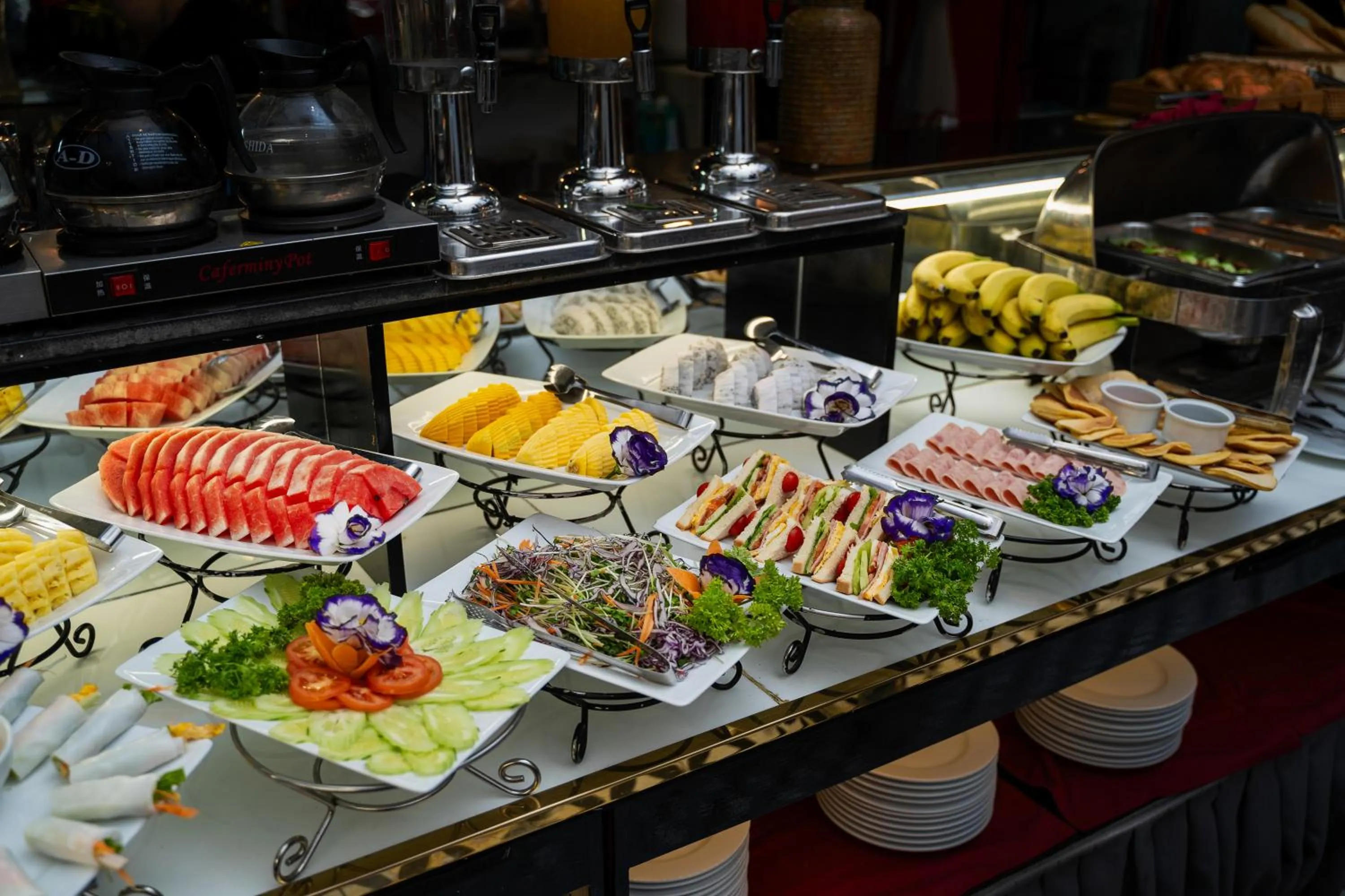 Food and drinks in Ja Cosmo Hotel and Spa