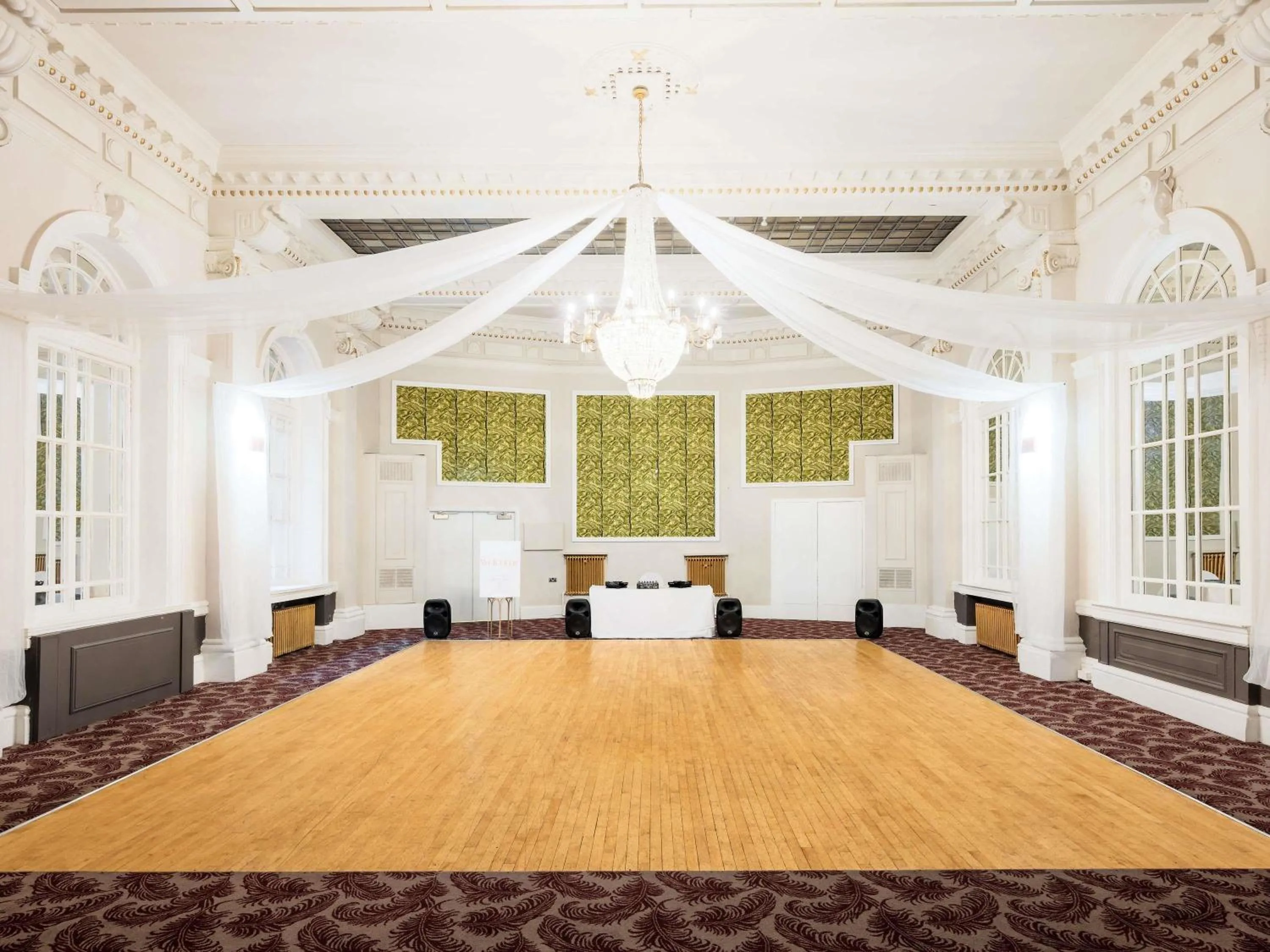 wedding in Mercure Doncaster Centre Danum Hotel