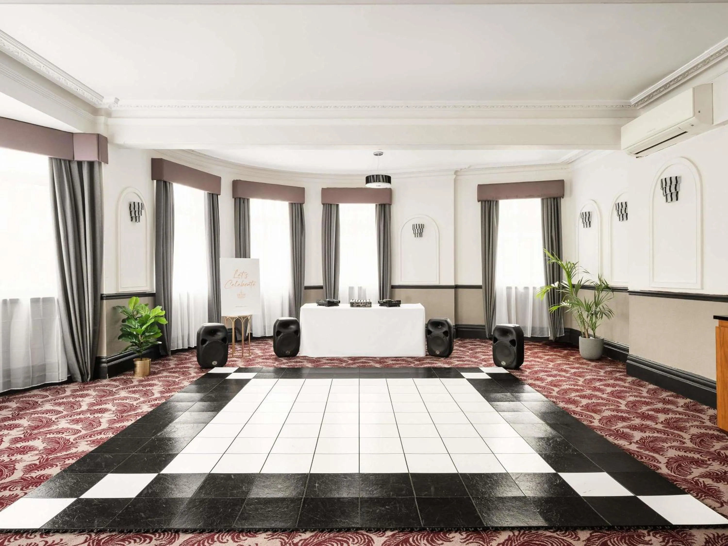 wedding in Mercure Doncaster Centre Danum Hotel