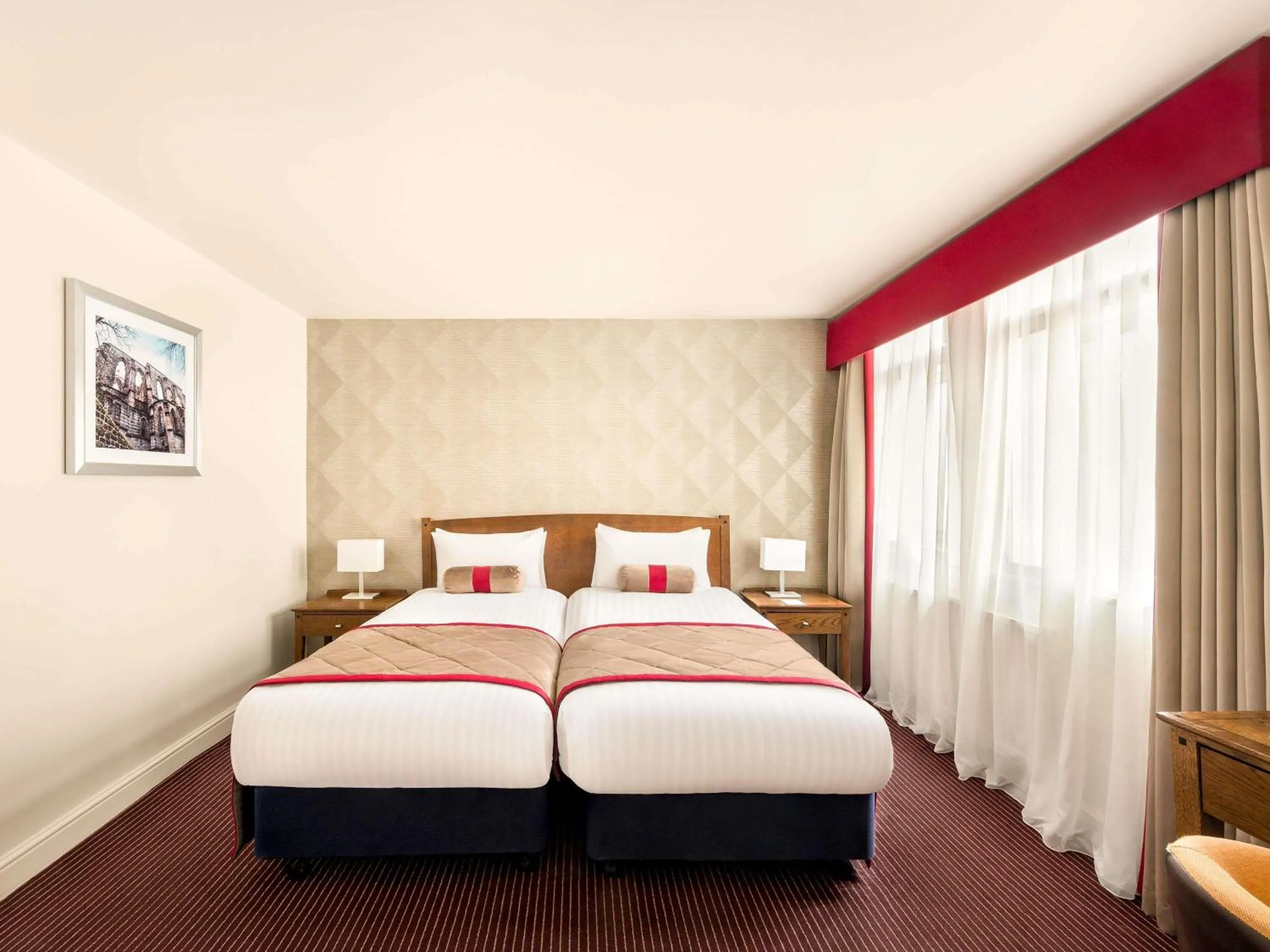 Bedroom, Bed in Mercure Doncaster Centre Danum Hotel