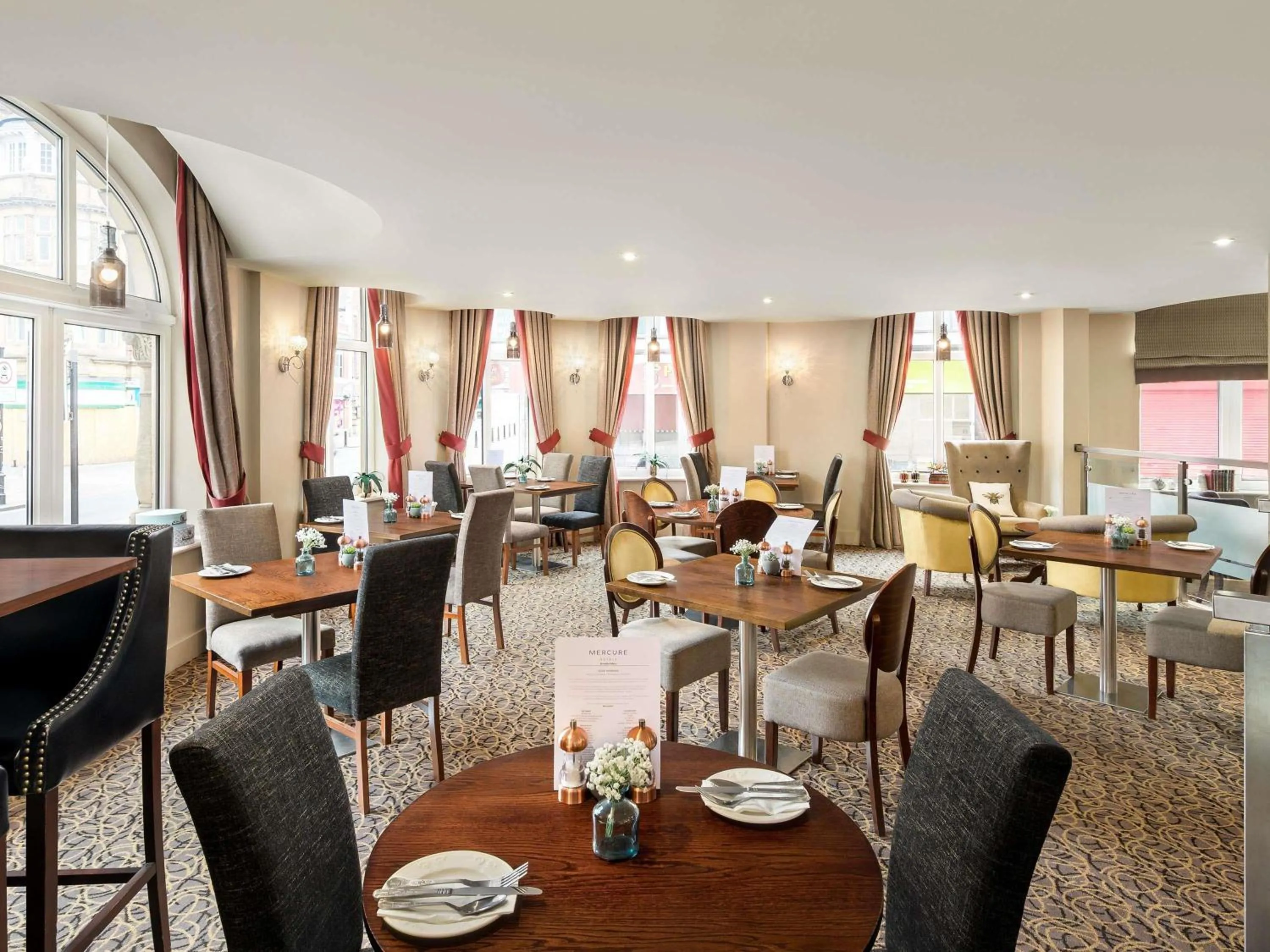 Lounge or bar in Mercure Doncaster Centre Danum Hotel