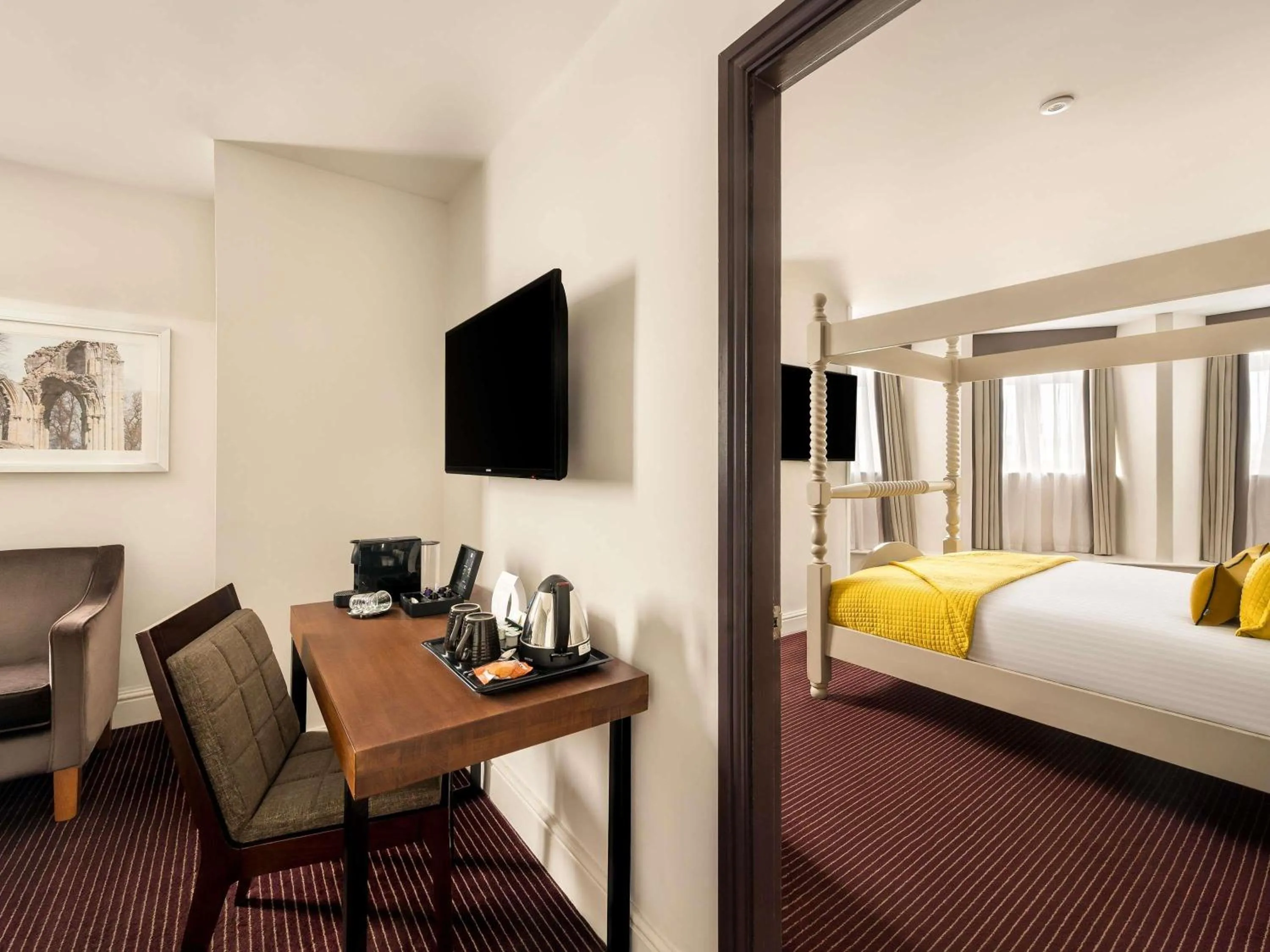 Bedroom, Bed in Mercure Doncaster Centre Danum Hotel